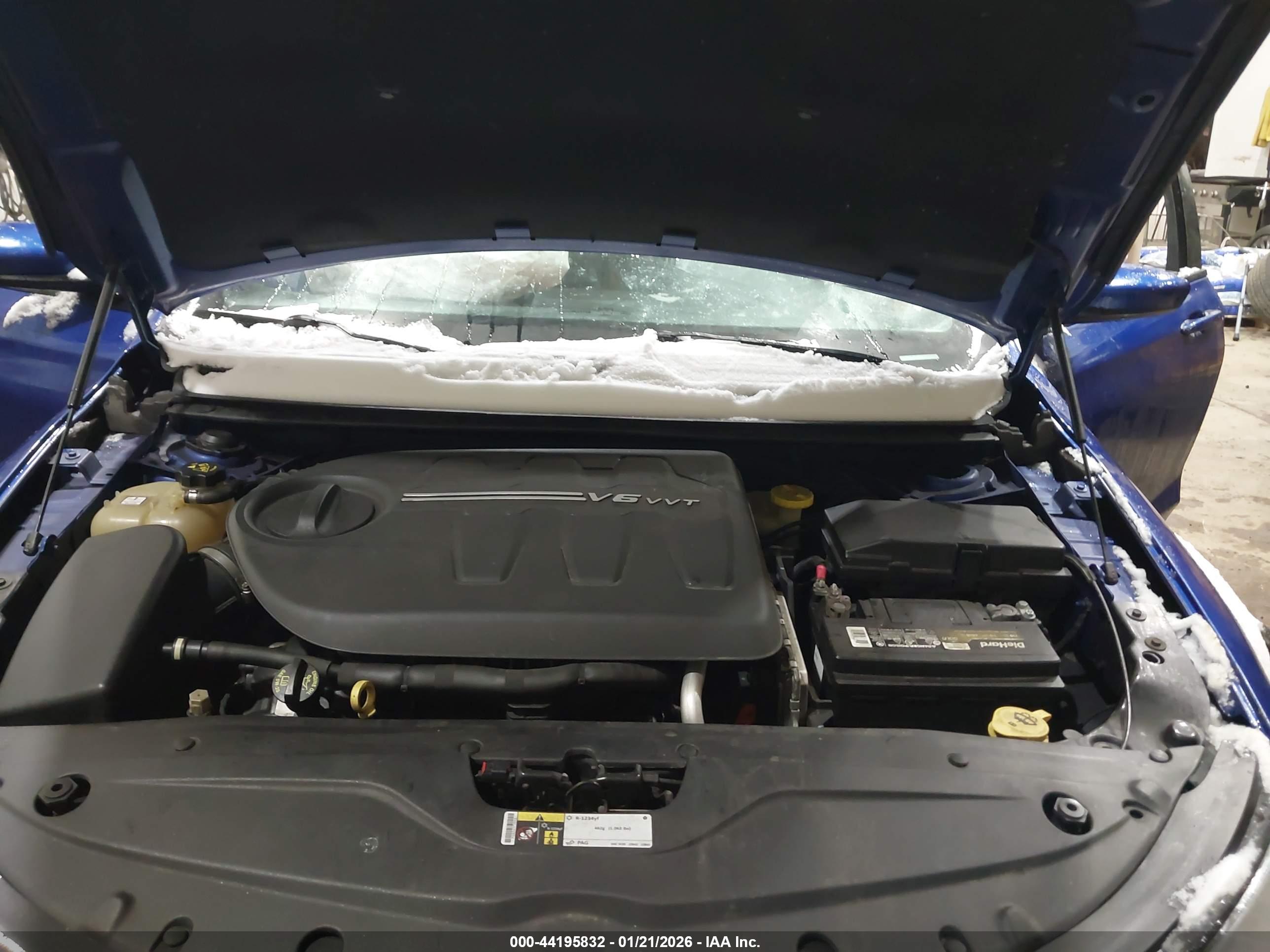 CHRYSLER 200 image 10