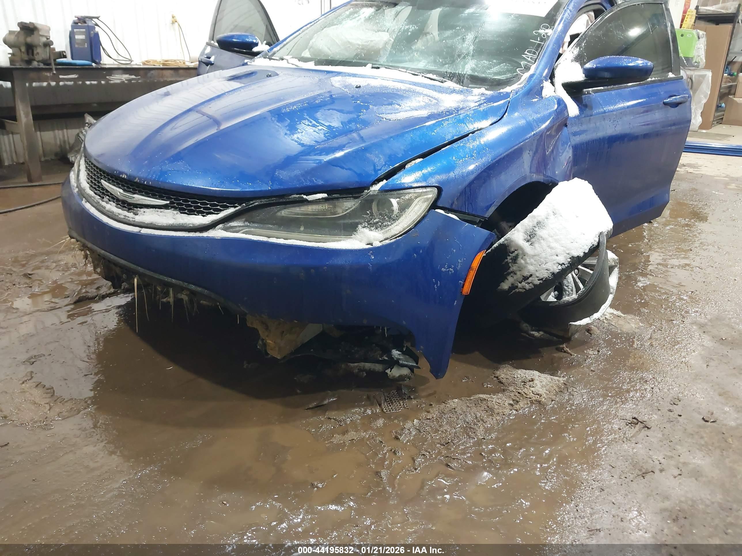 CHRYSLER 200 image 6