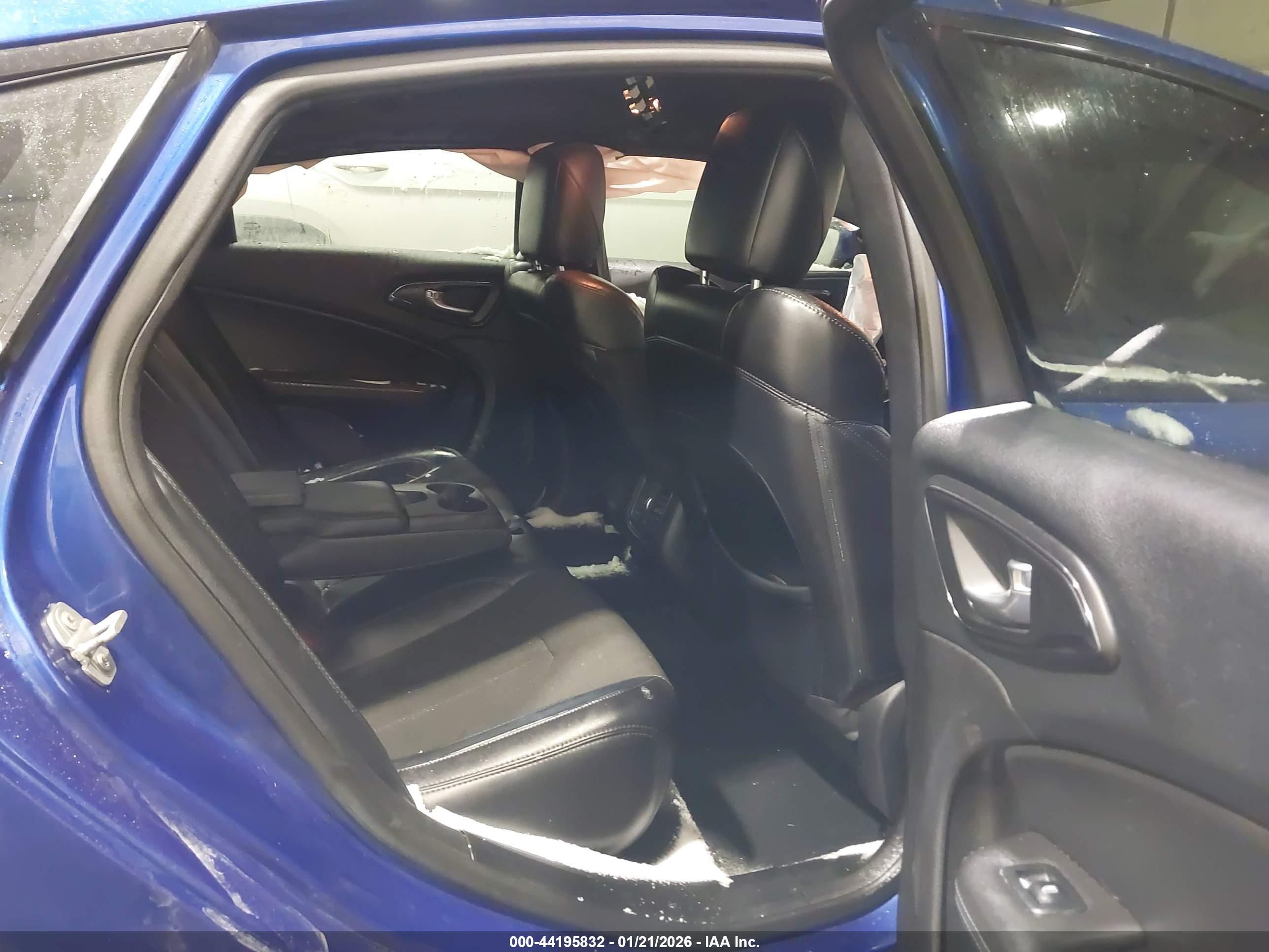 CHRYSLER 200 image 8