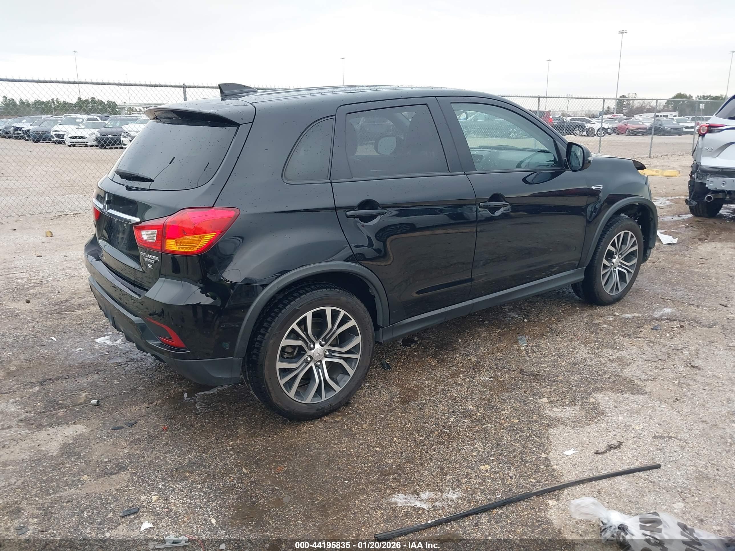 MITSUBISHI OUTLANDER image 4