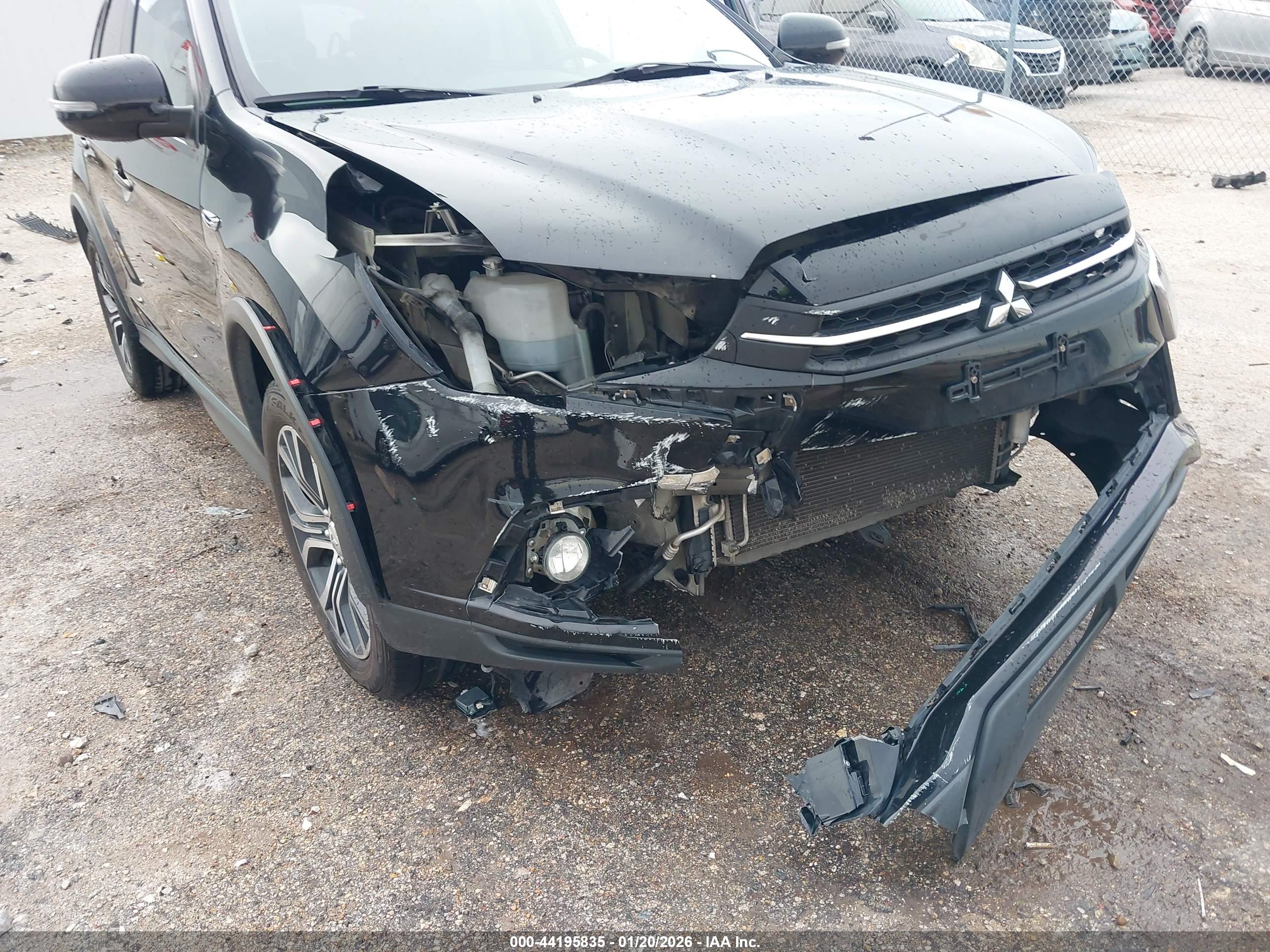 MITSUBISHI OUTLANDER image 6