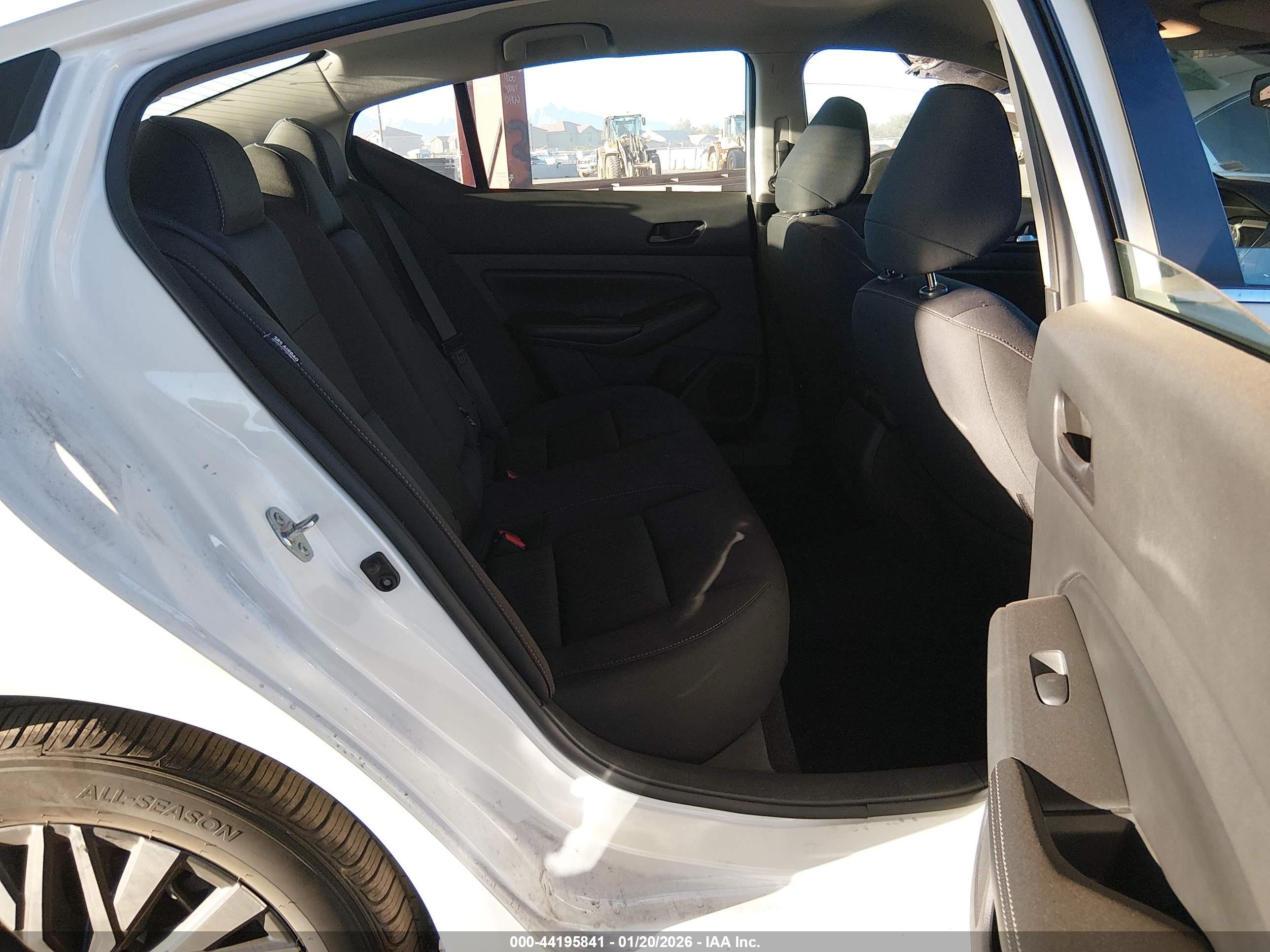 NISSAN ALTIMA image 8