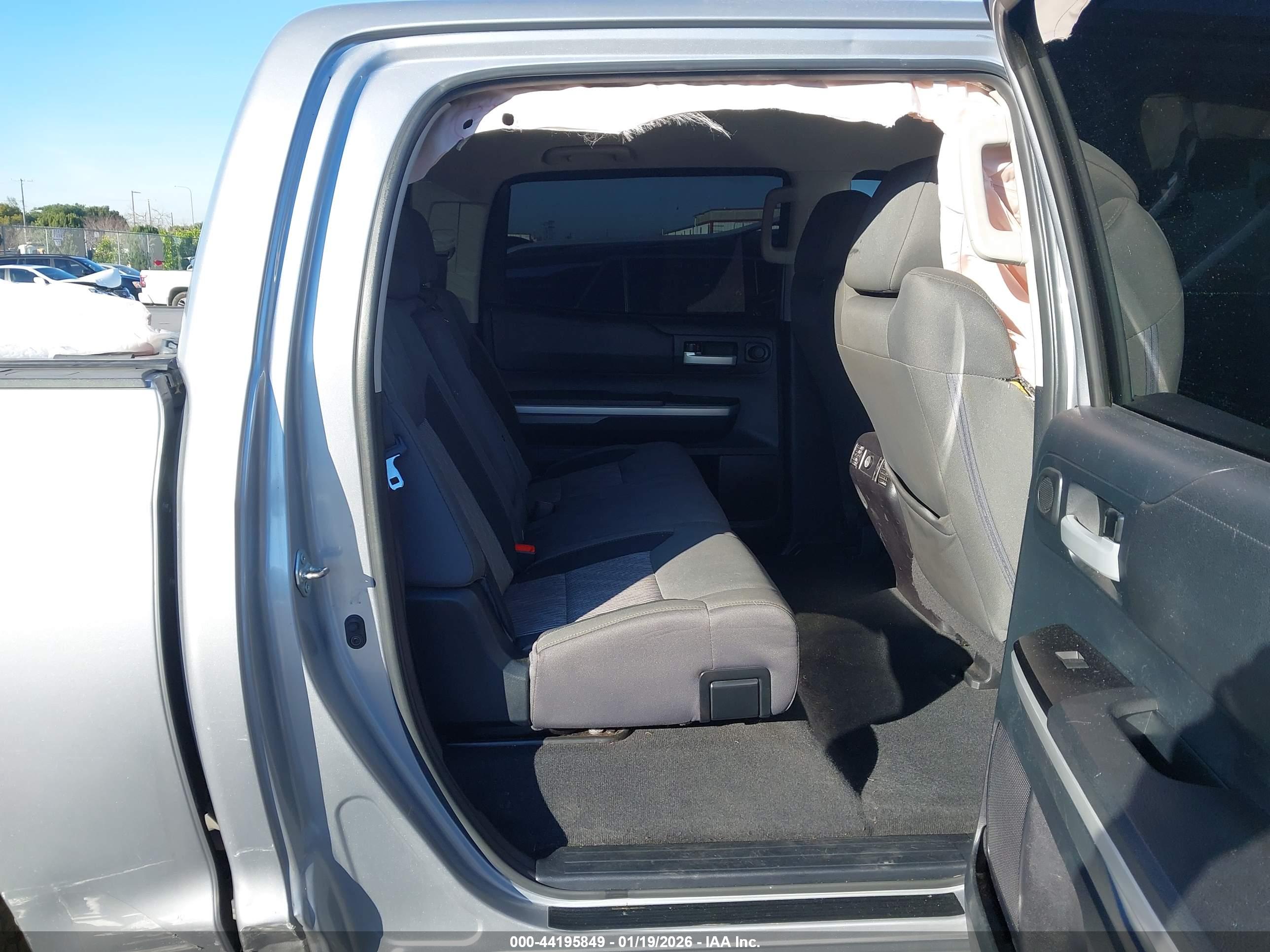 TOYOTA TUNDRA image 8