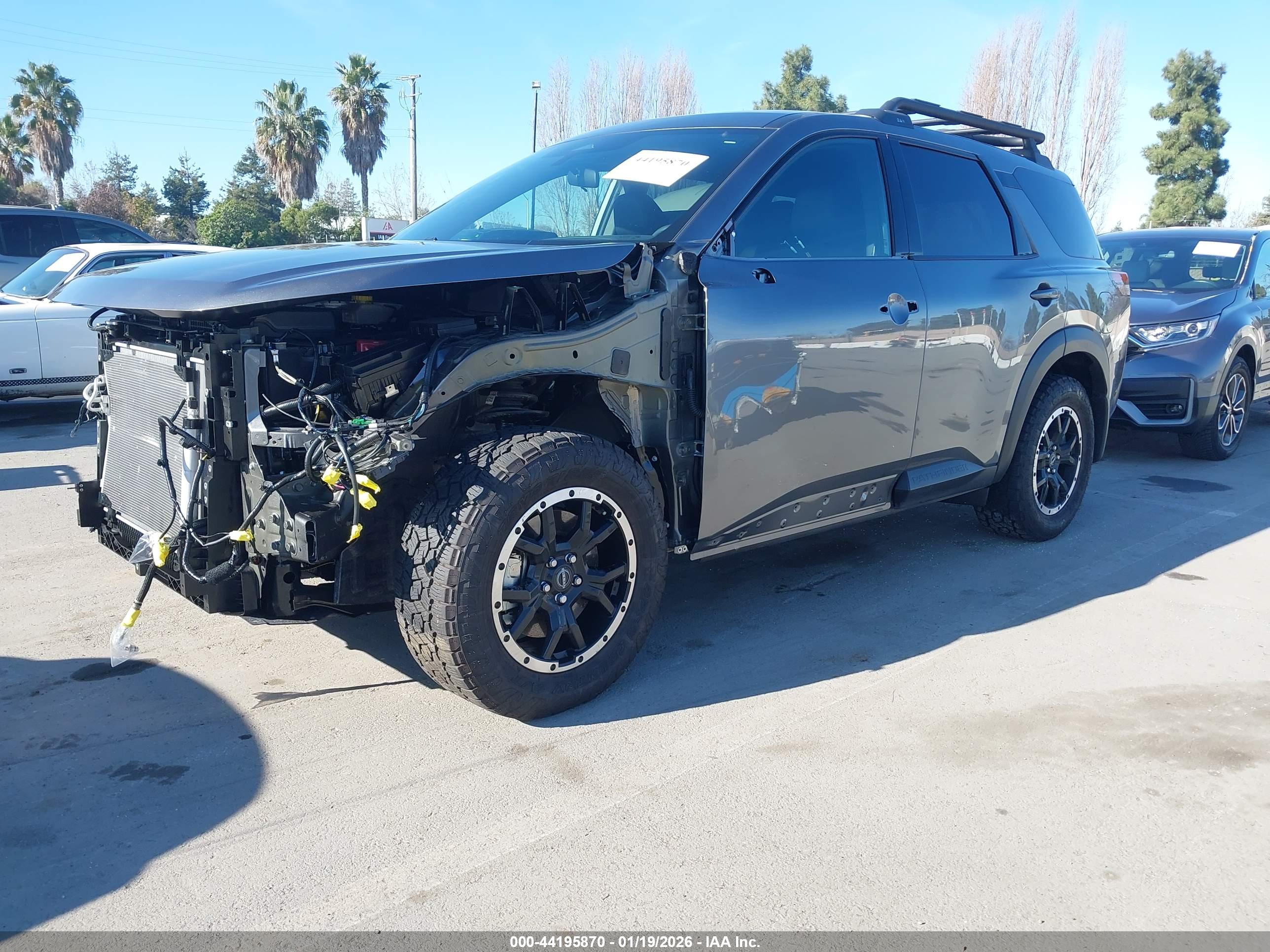 NISSAN PATHFINDER image 2
