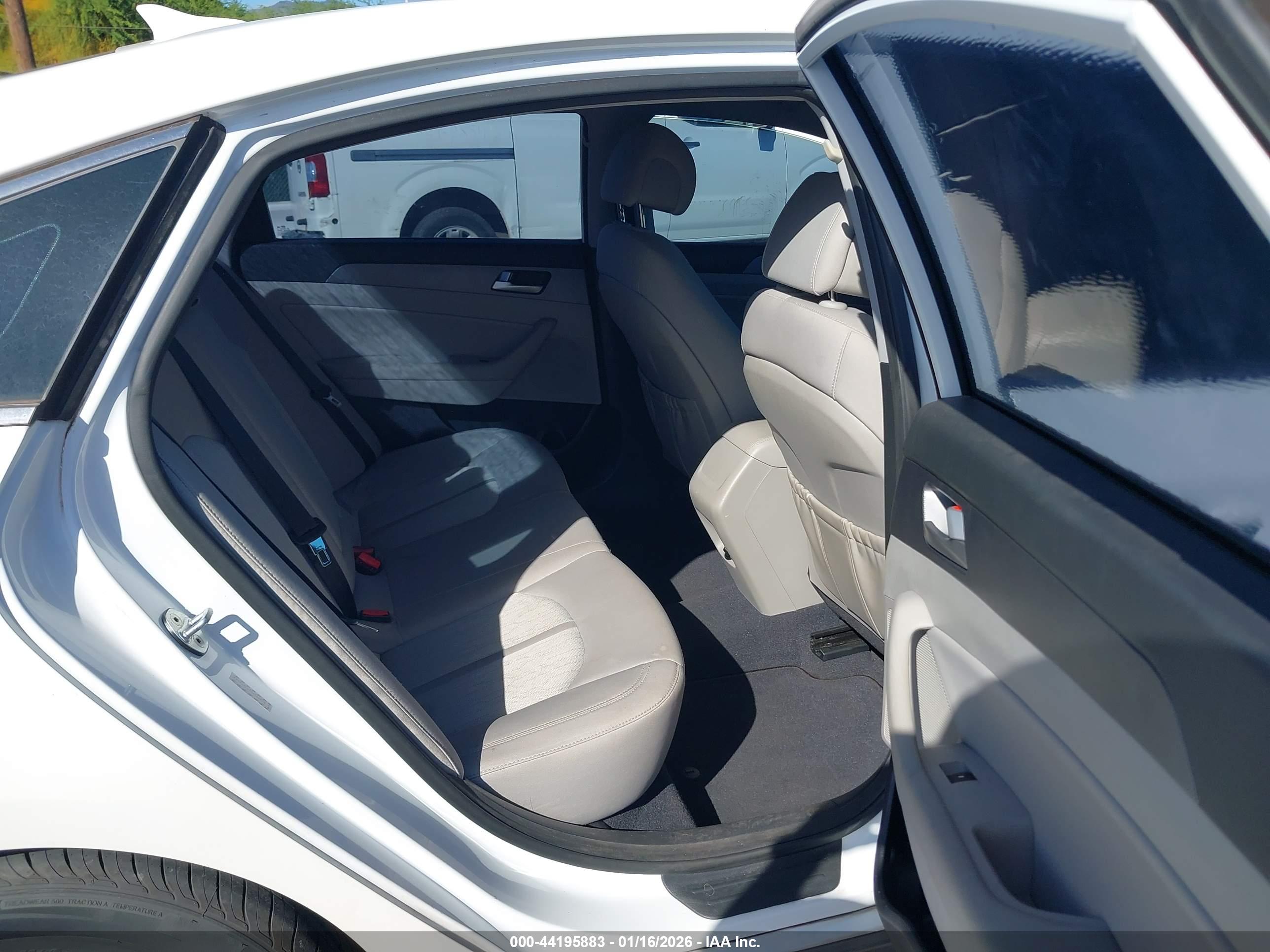 HYUNDAI SONATA image 8
