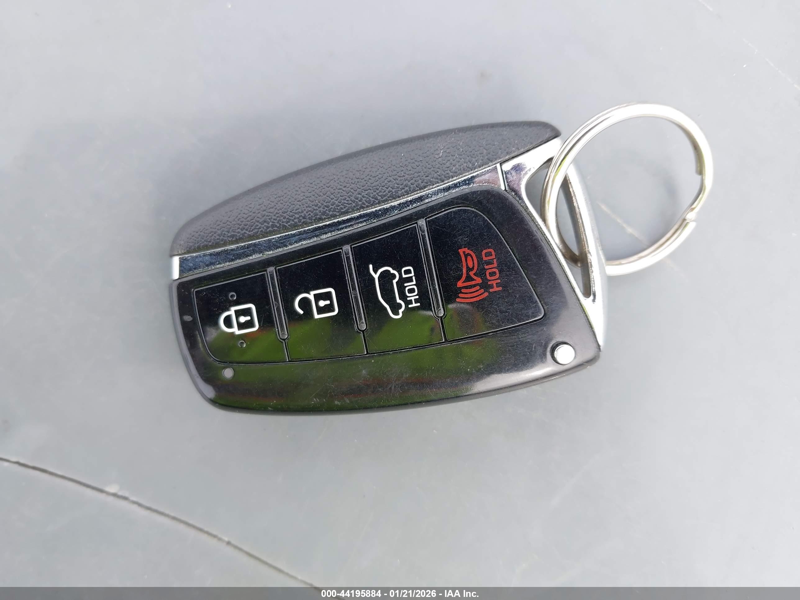 HYUNDAI SANTA image 11