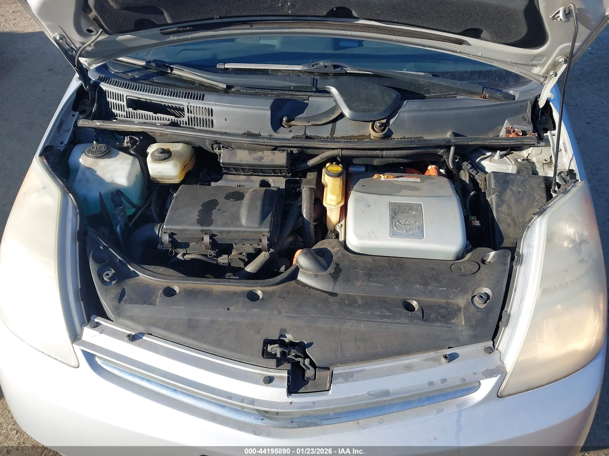TOYOTA PRIUS image 10