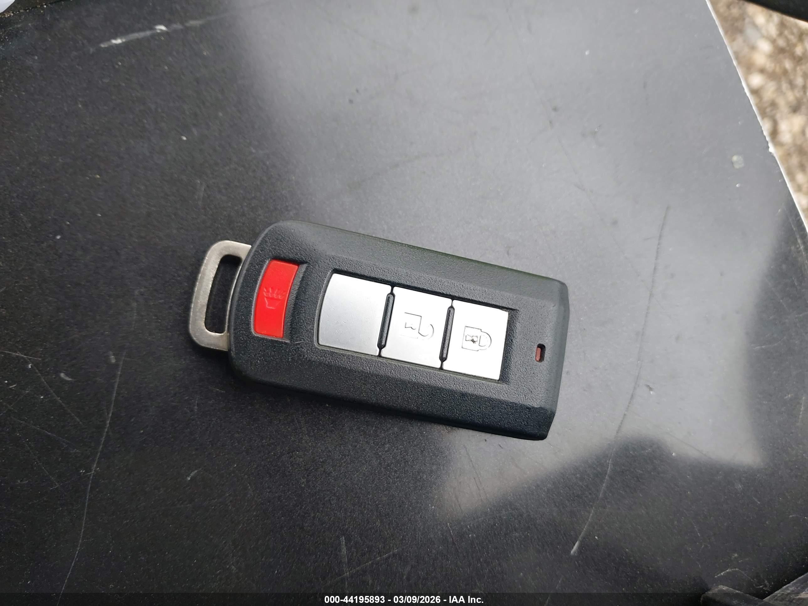 MITSUBISHI OUTLANDER image 11