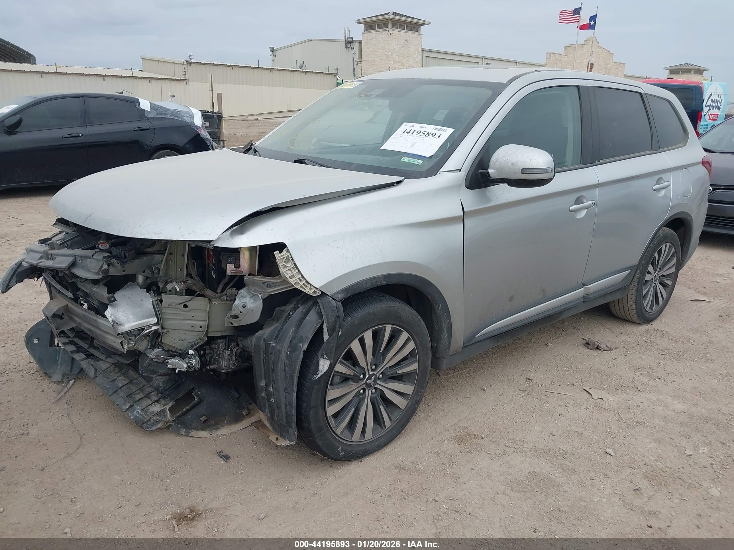 MITSUBISHI OUTLANDER image 2