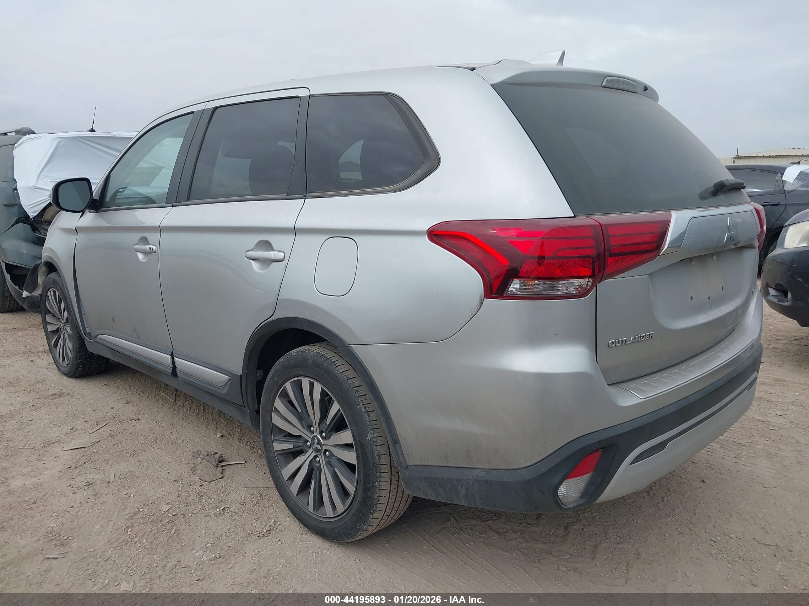 MITSUBISHI OUTLANDER image 3