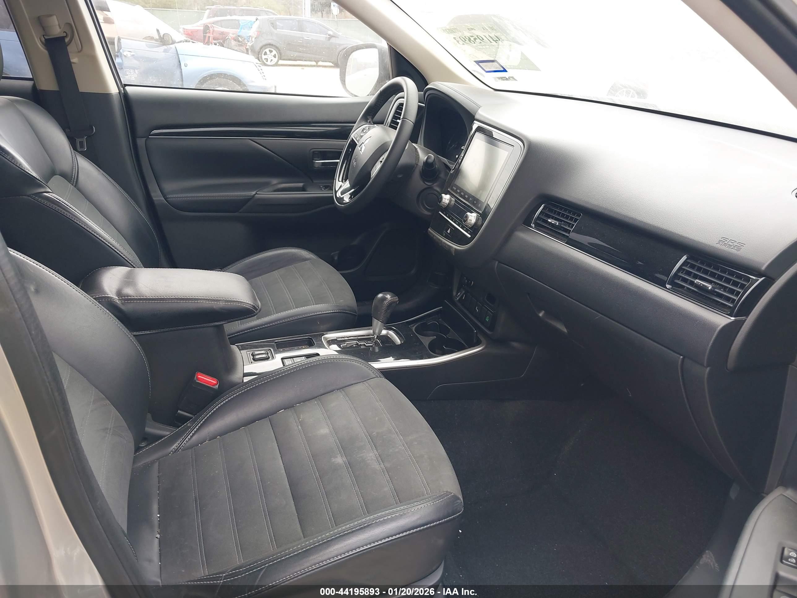 MITSUBISHI OUTLANDER image 5
