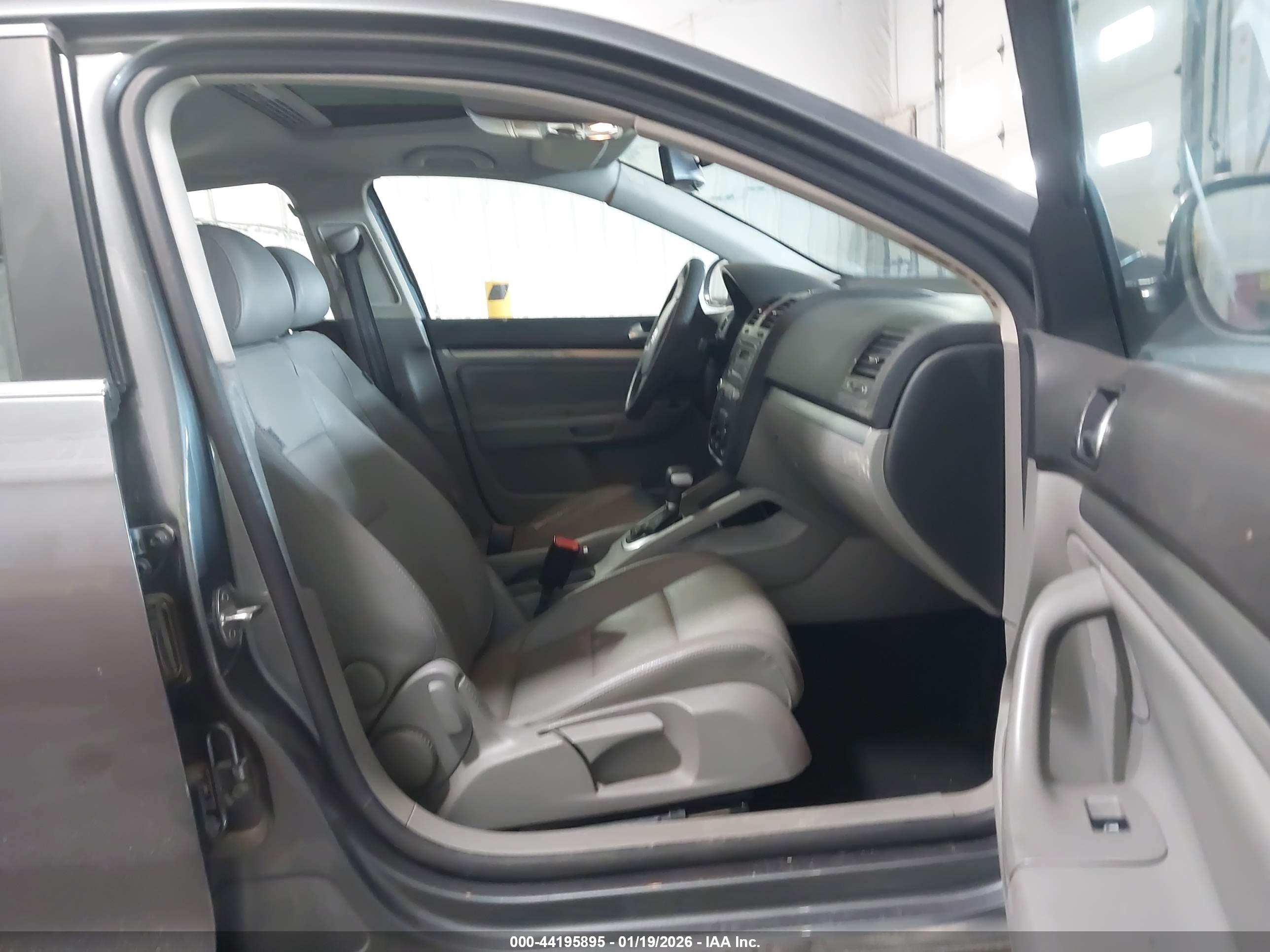 VOLKSWAGEN JETTA image 5