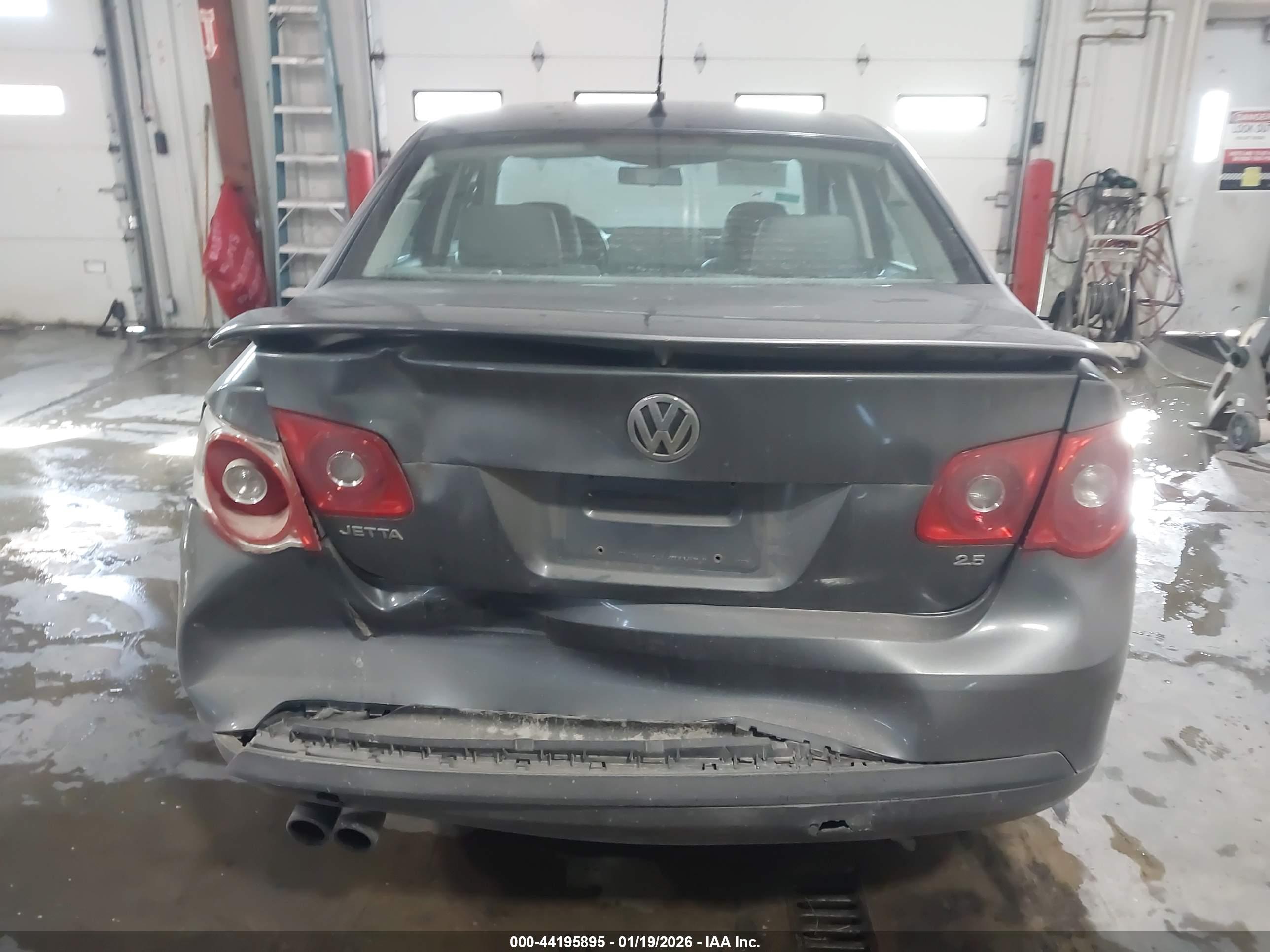 VOLKSWAGEN JETTA image 6