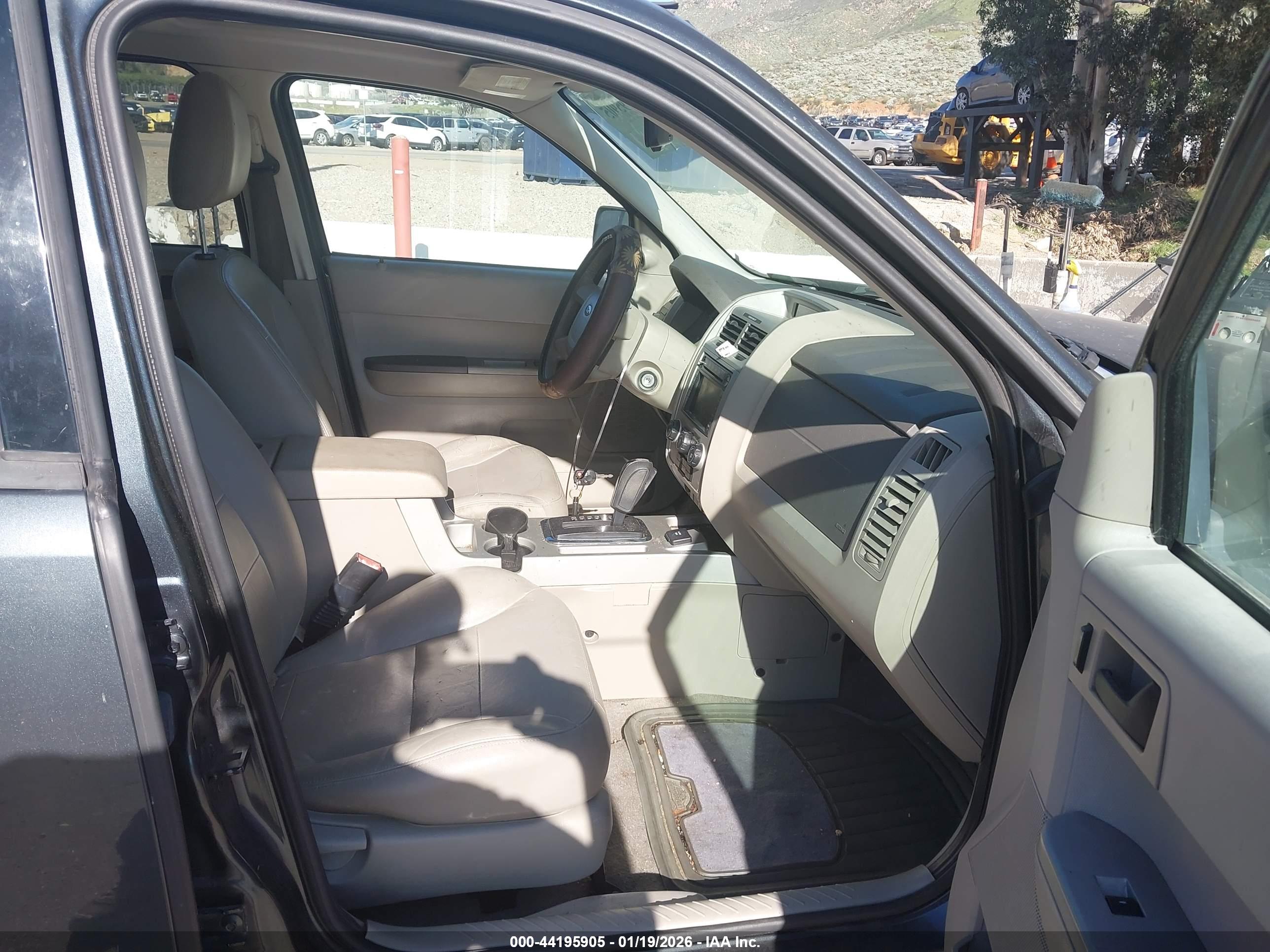 FORD ESCAPE image 5