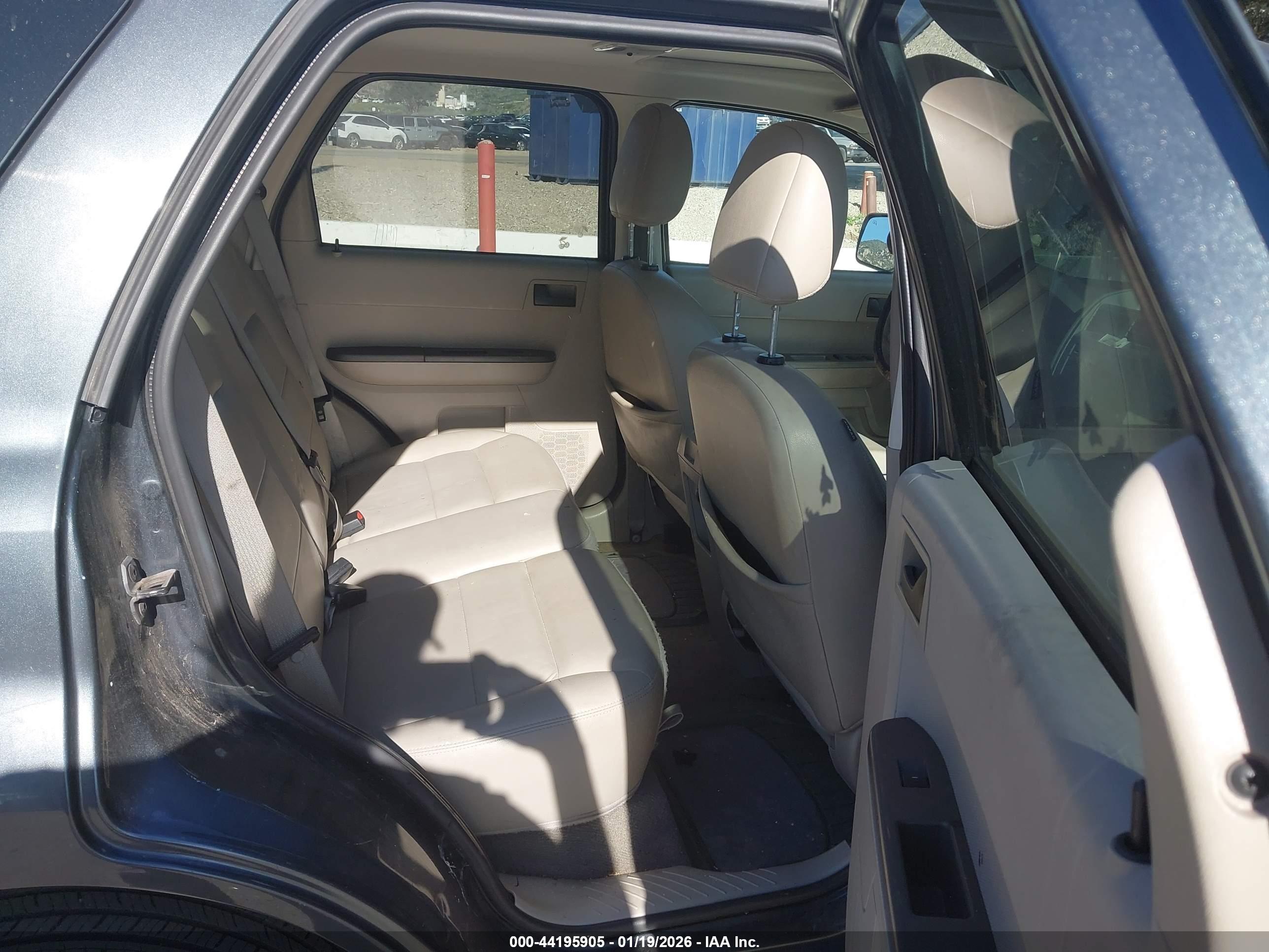FORD ESCAPE image 8