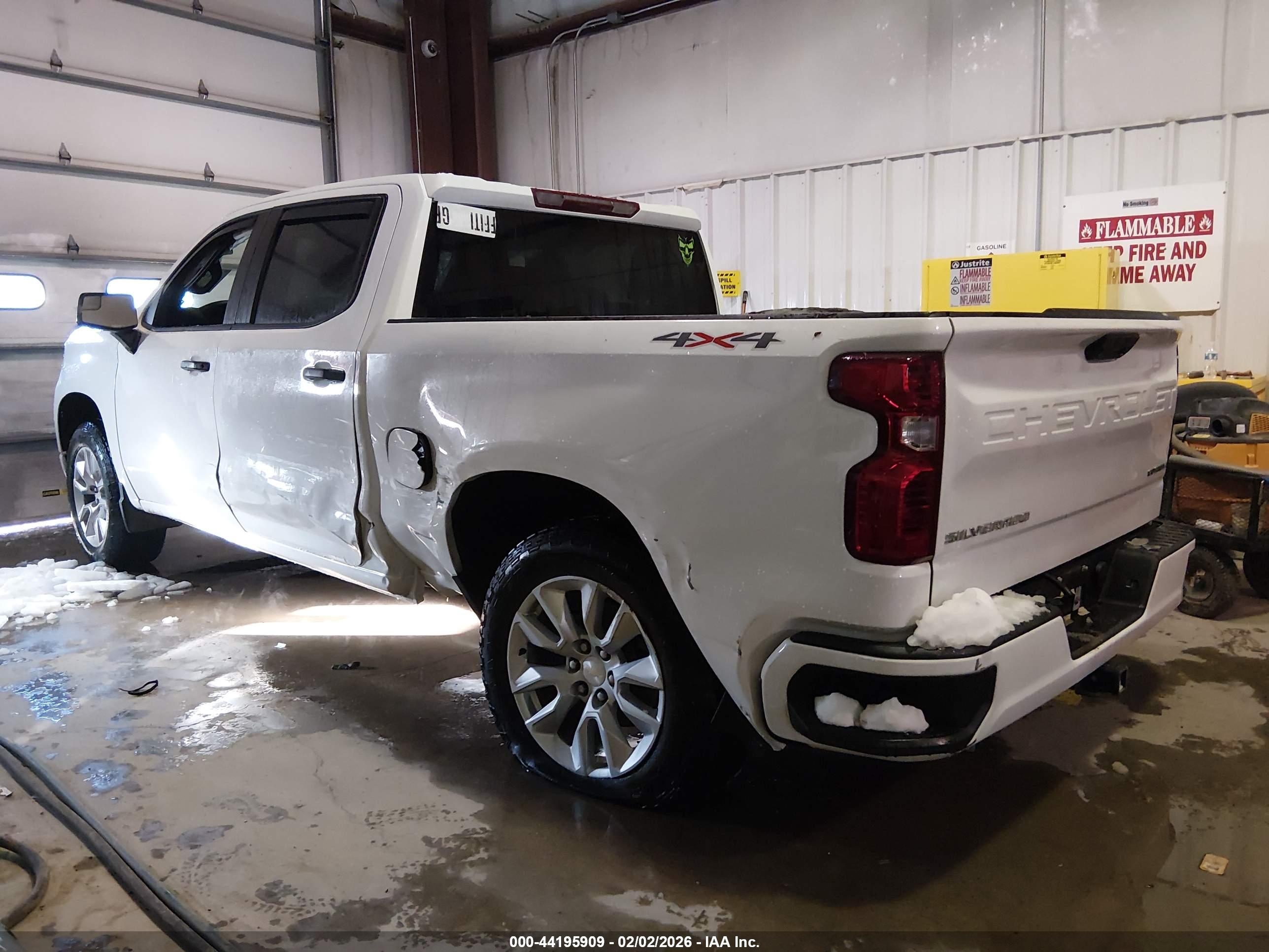 CHEVROLET SILVERADO image 3
