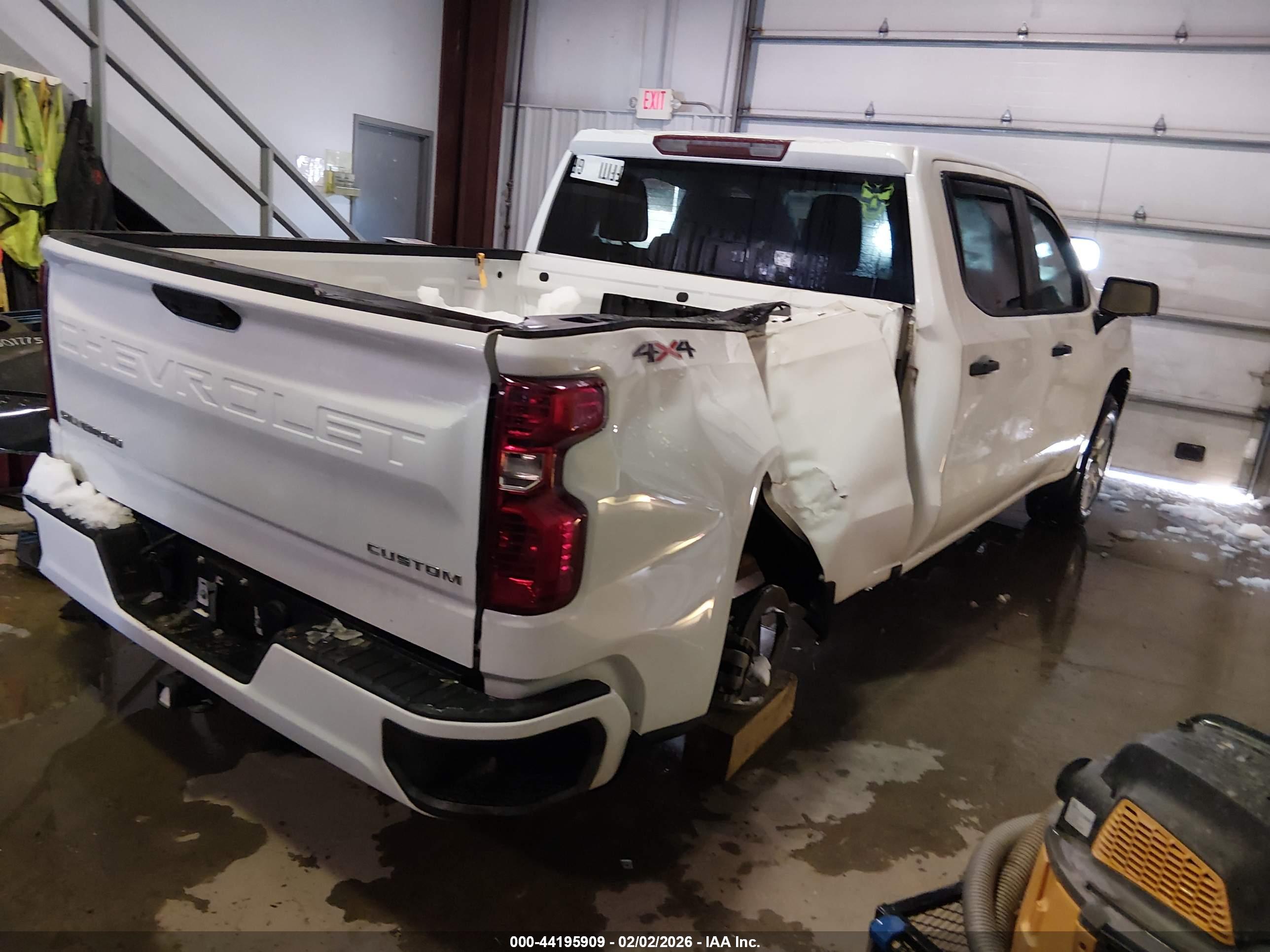 CHEVROLET SILVERADO image 4
