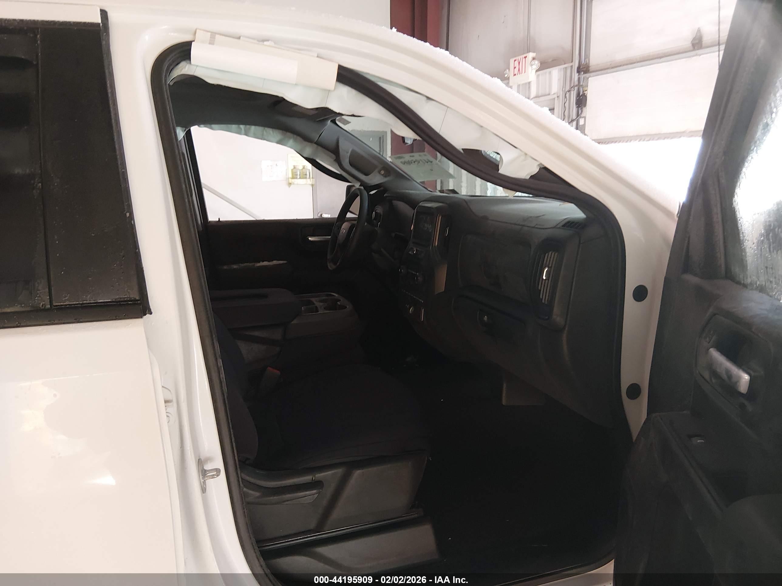 CHEVROLET SILVERADO image 5