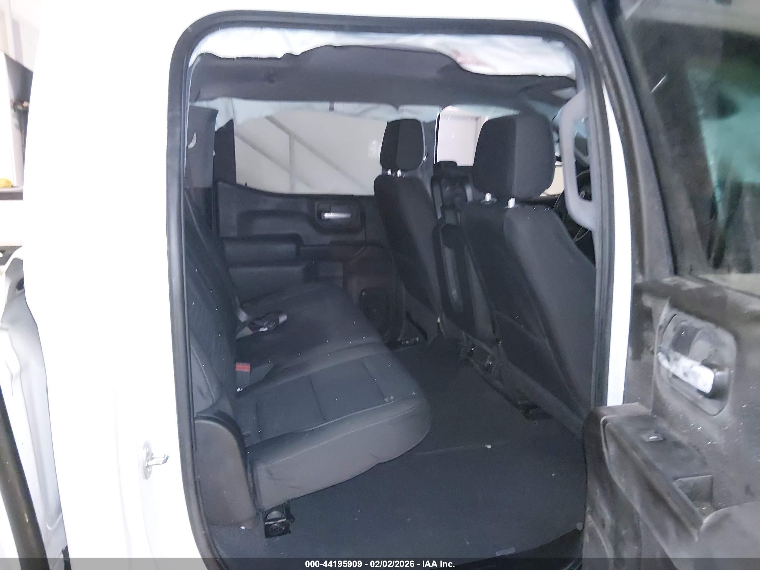 CHEVROLET SILVERADO image 8