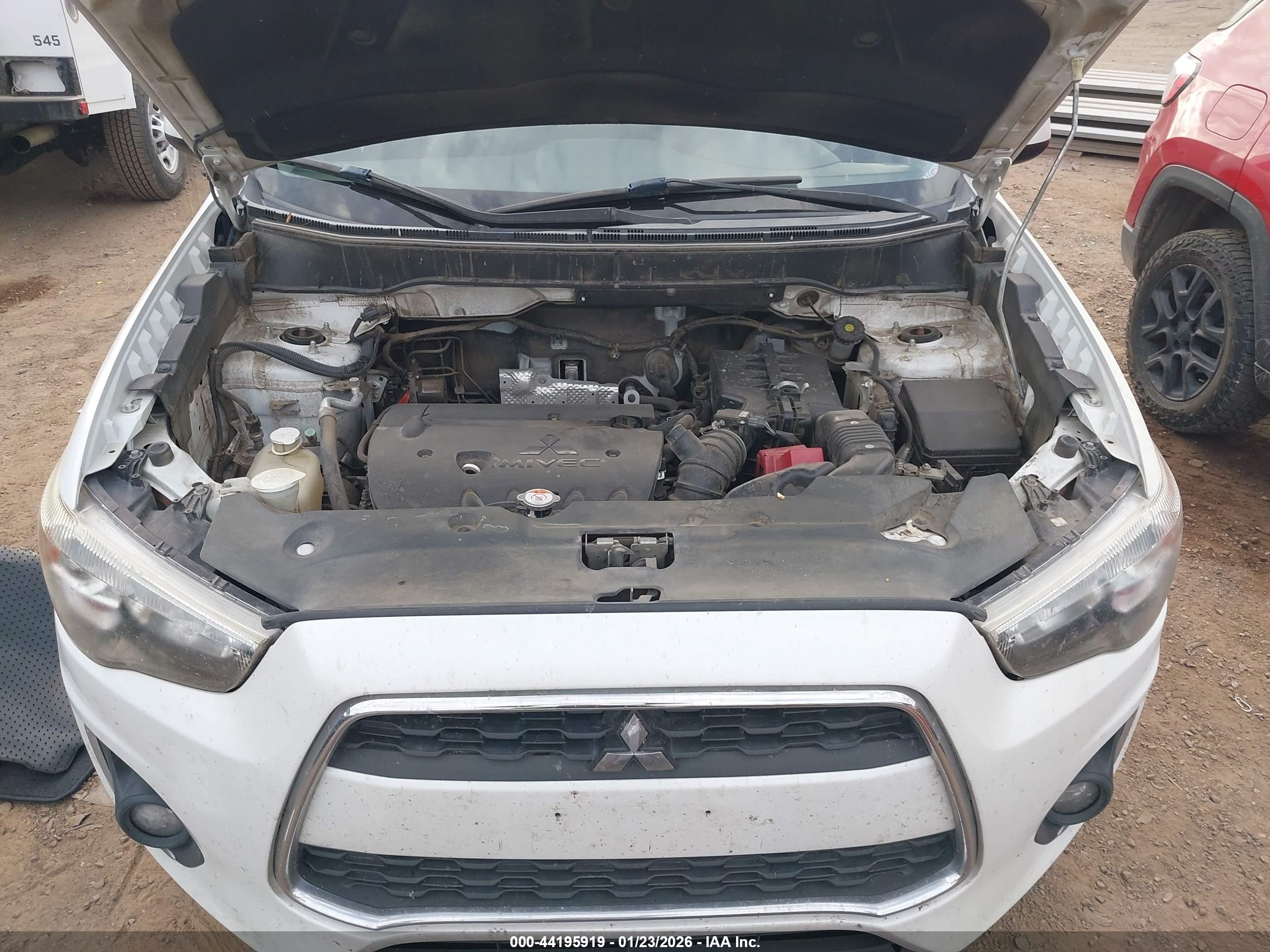 MITSUBISHI OUTLANDER image 10
