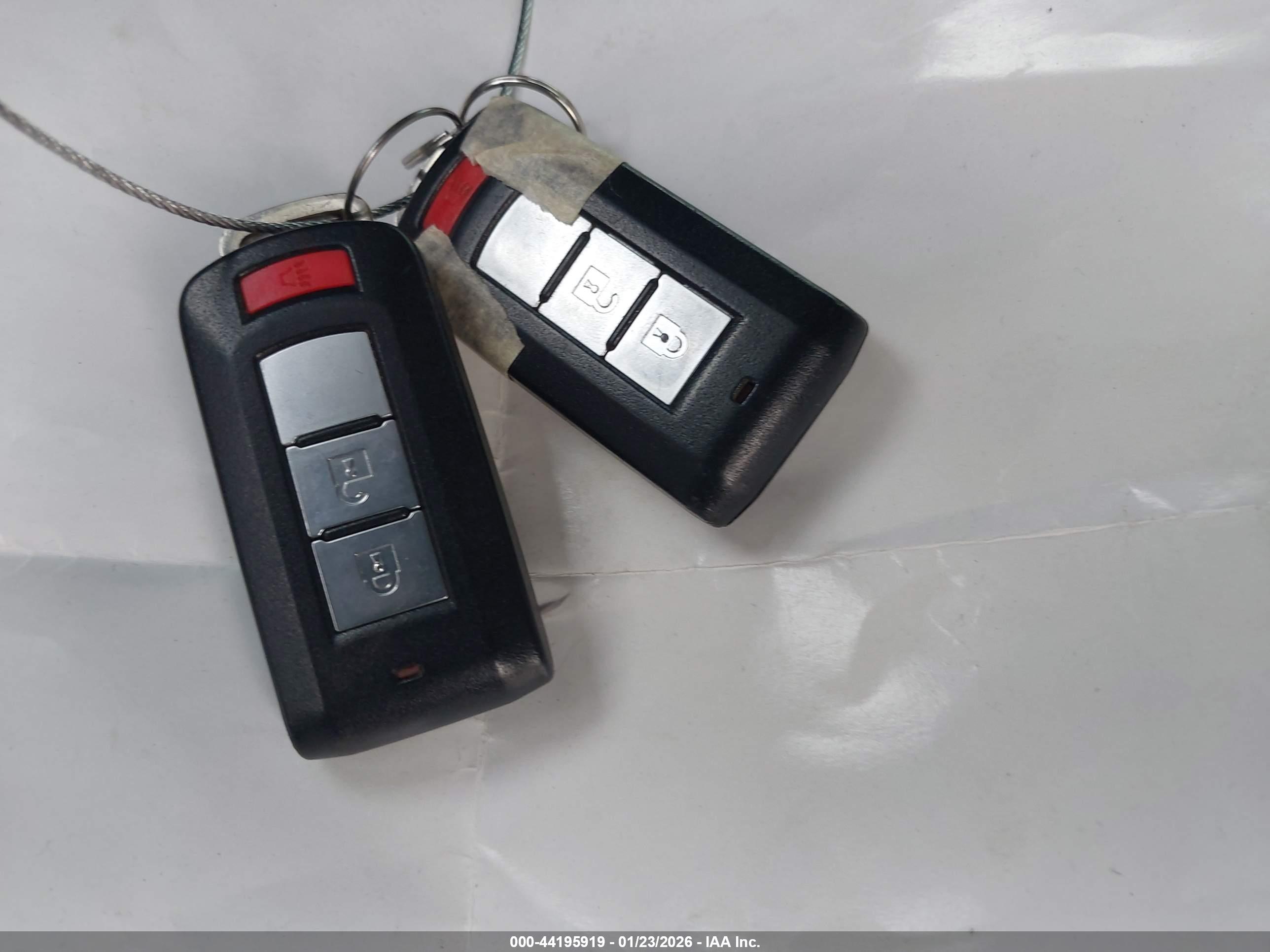 MITSUBISHI OUTLANDER image 11