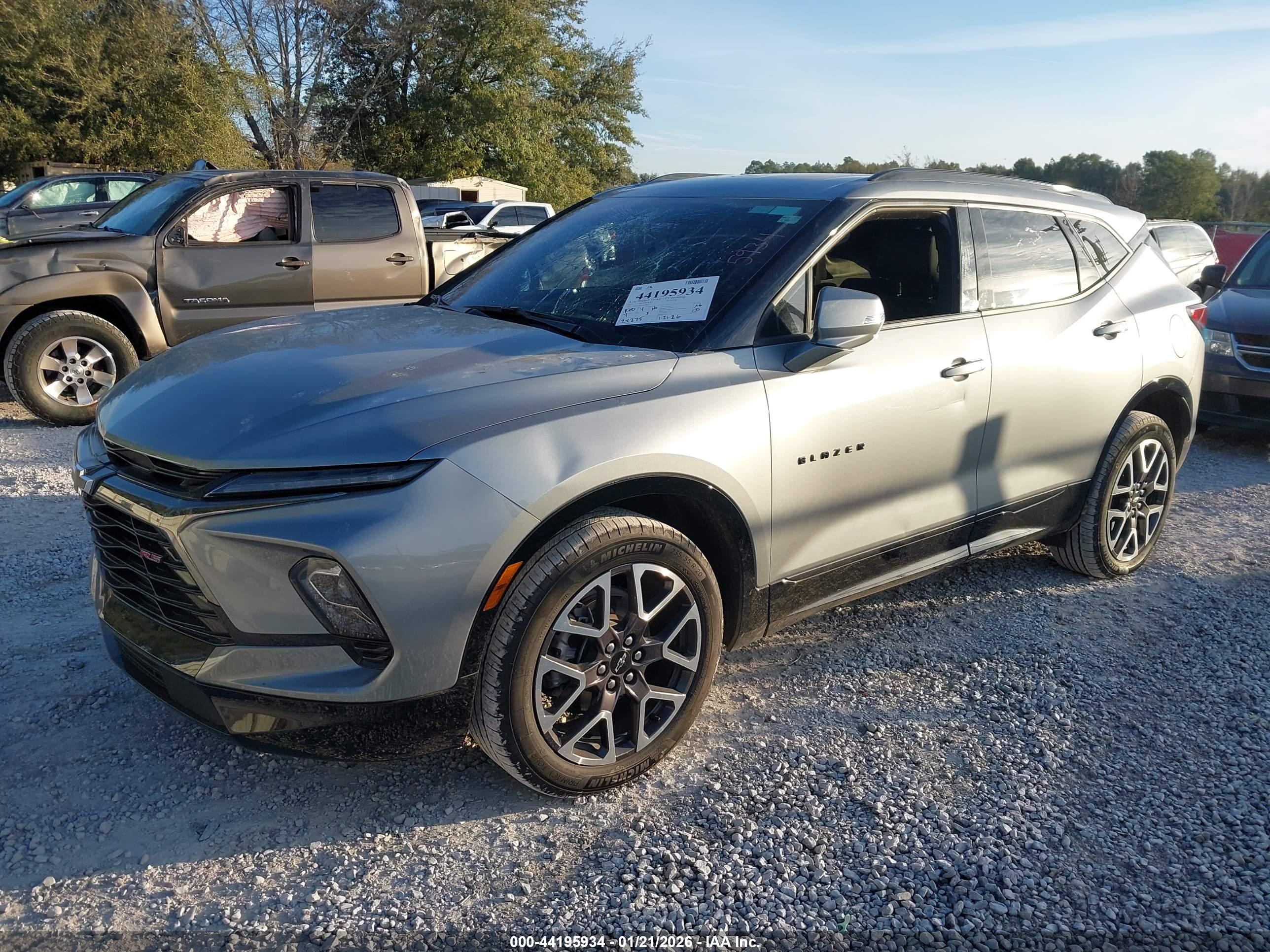 CHEVROLET BLAZER image 2
