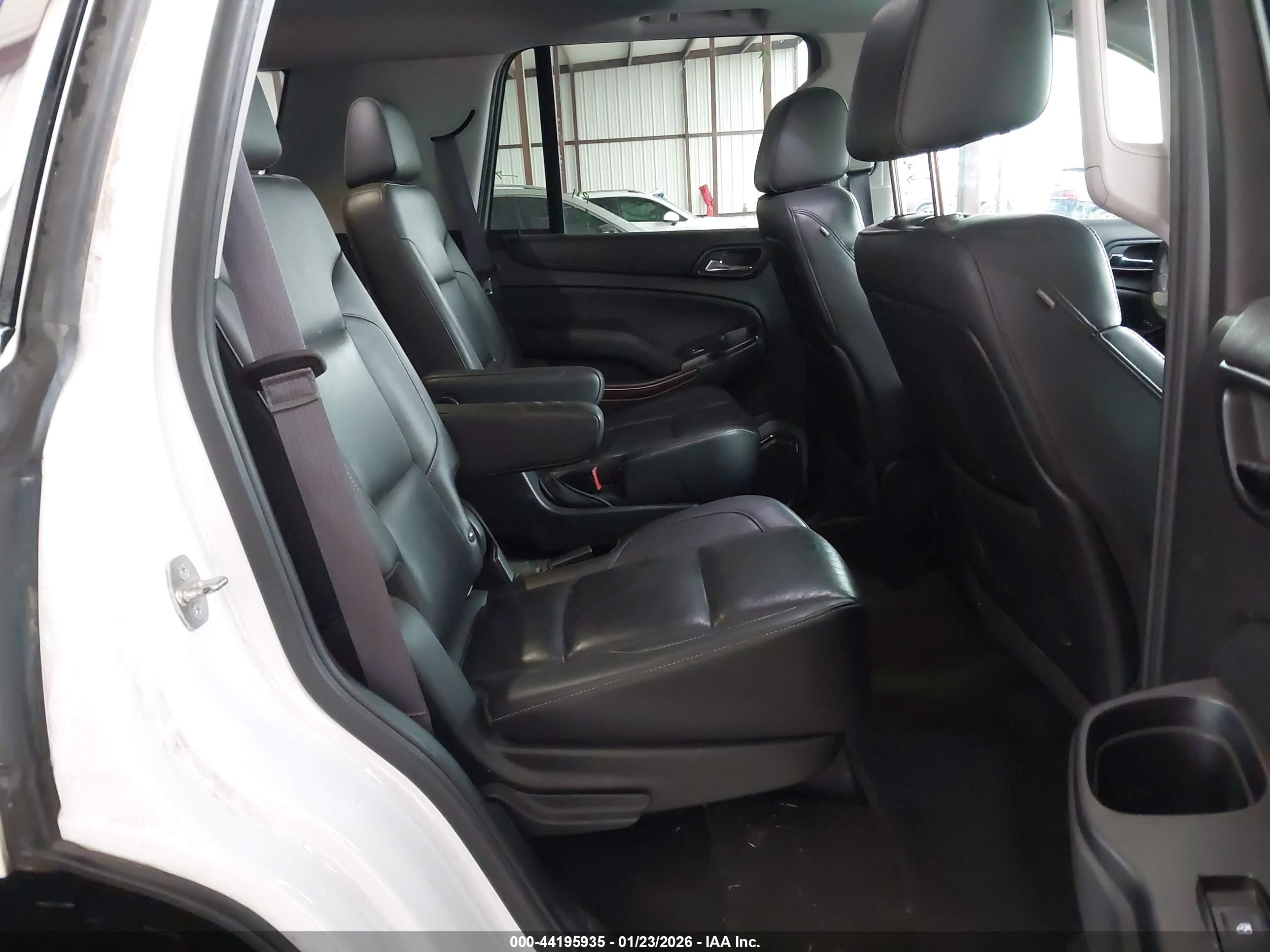 GMC YUKON image 8