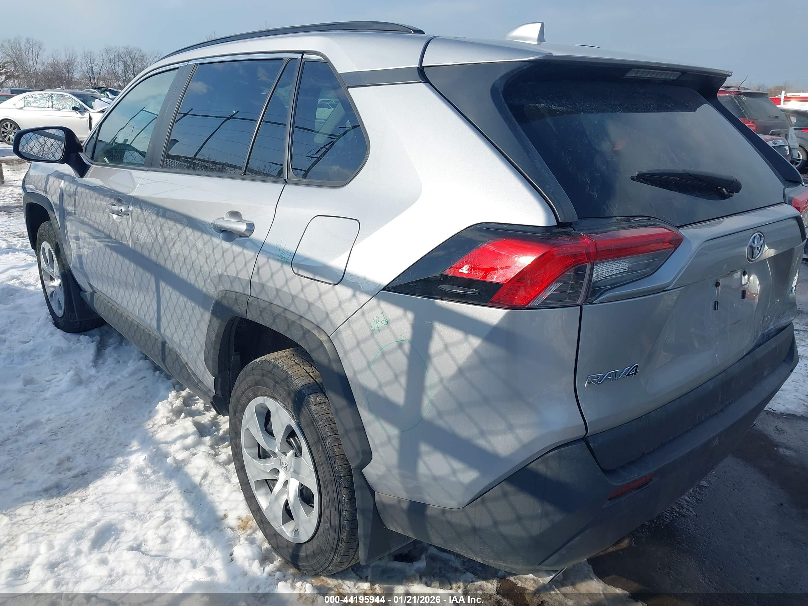 TOYOTA RAV4 image 3