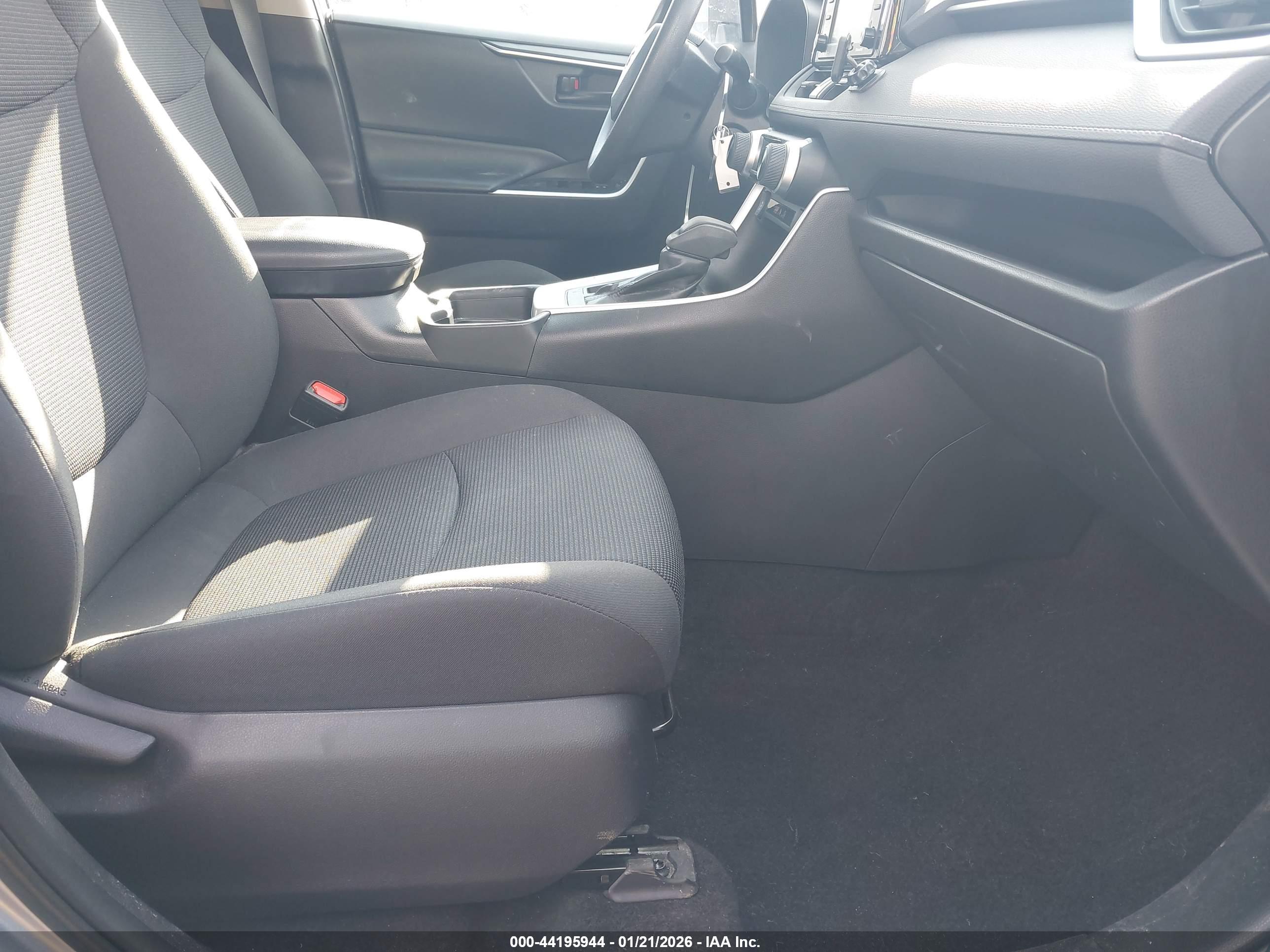 TOYOTA RAV4 image 5