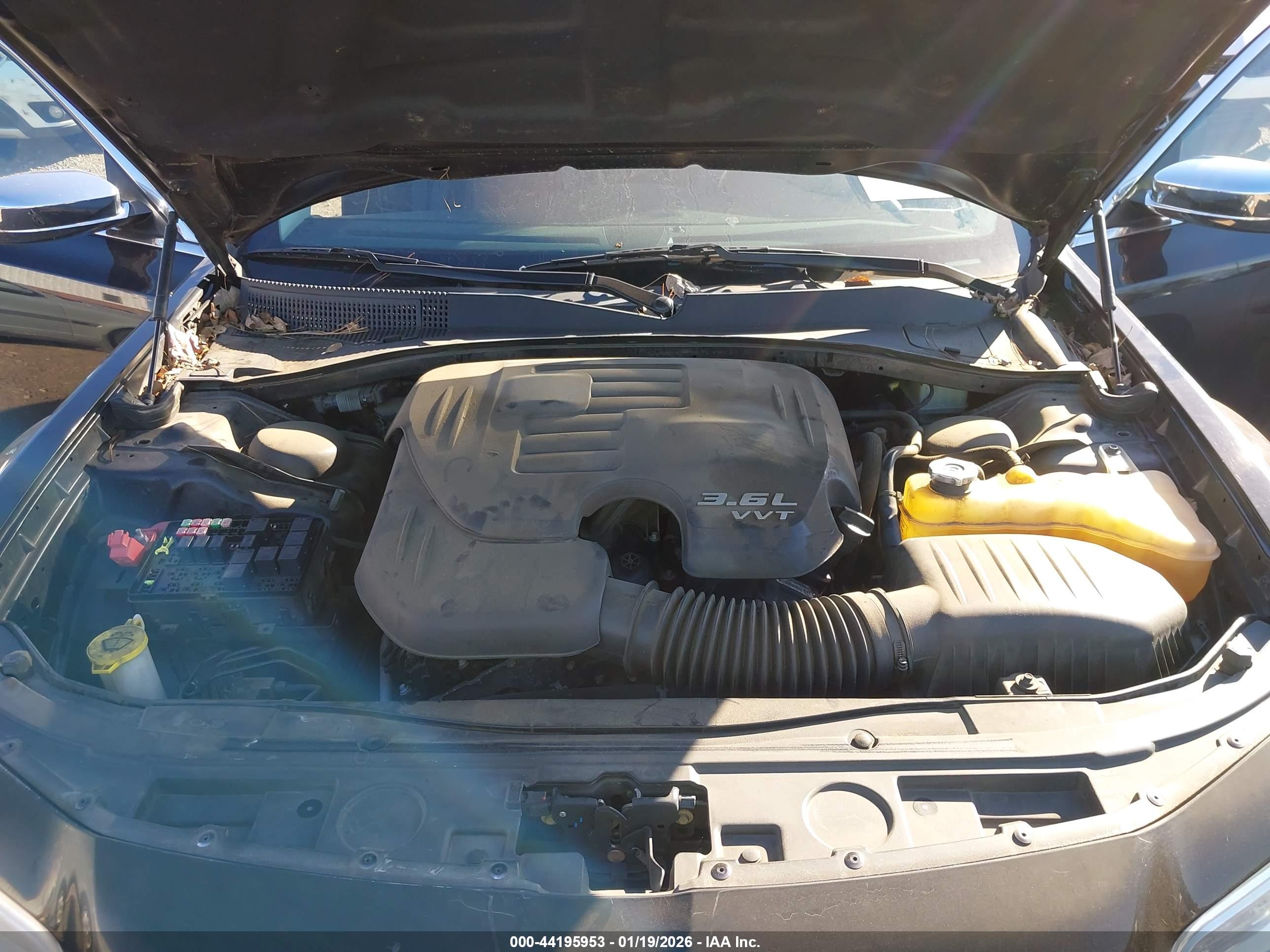 CHRYSLER 300 image 10
