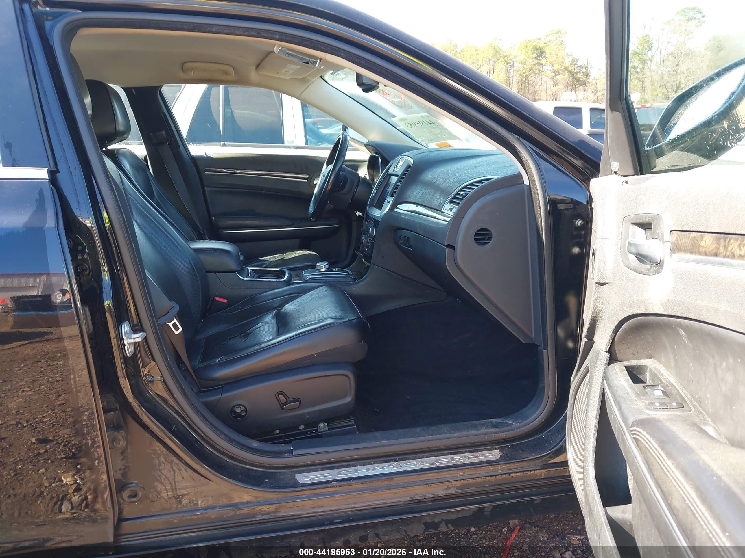 CHRYSLER 300 image 5