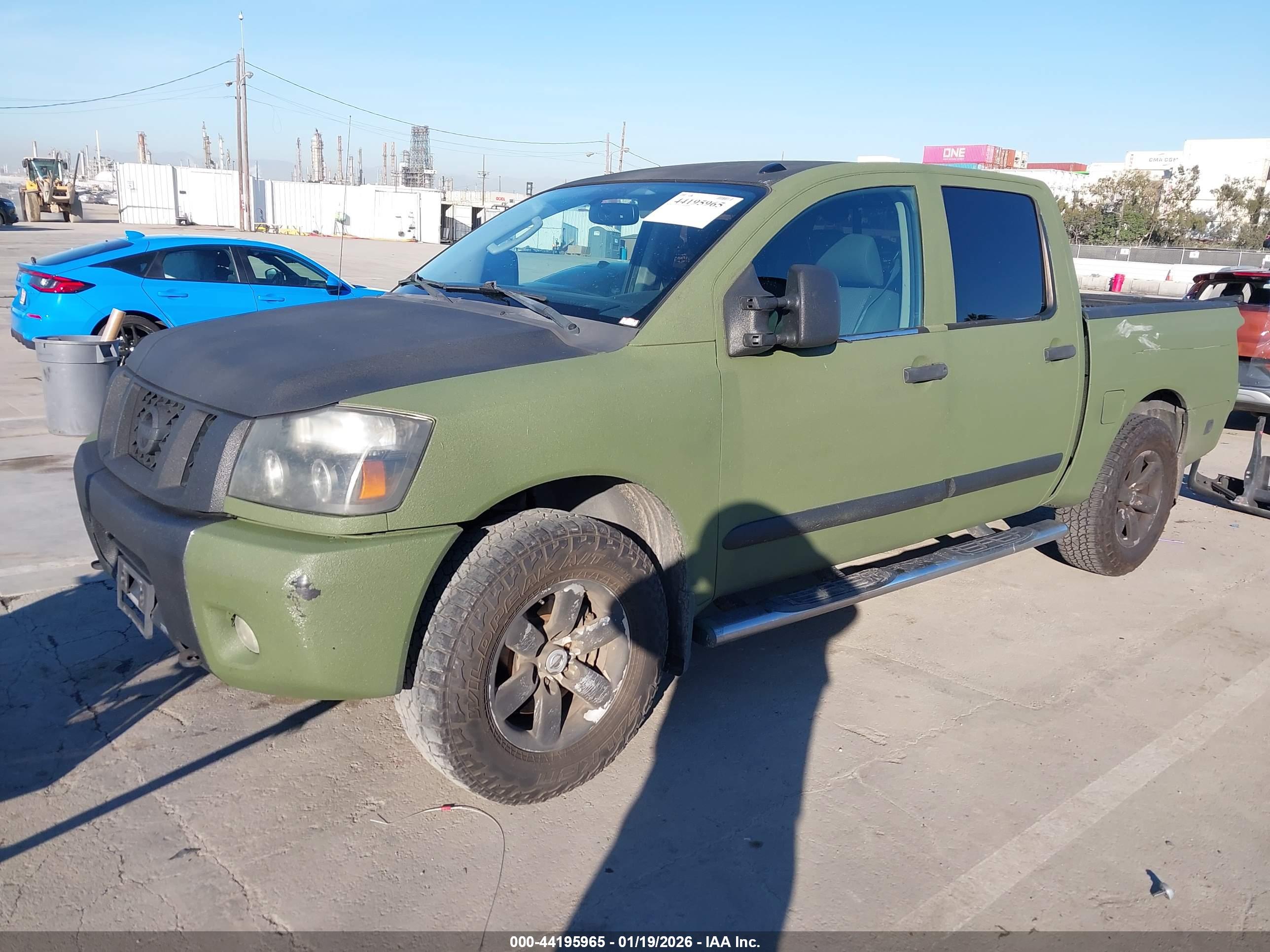 NISSAN TITAN image 2