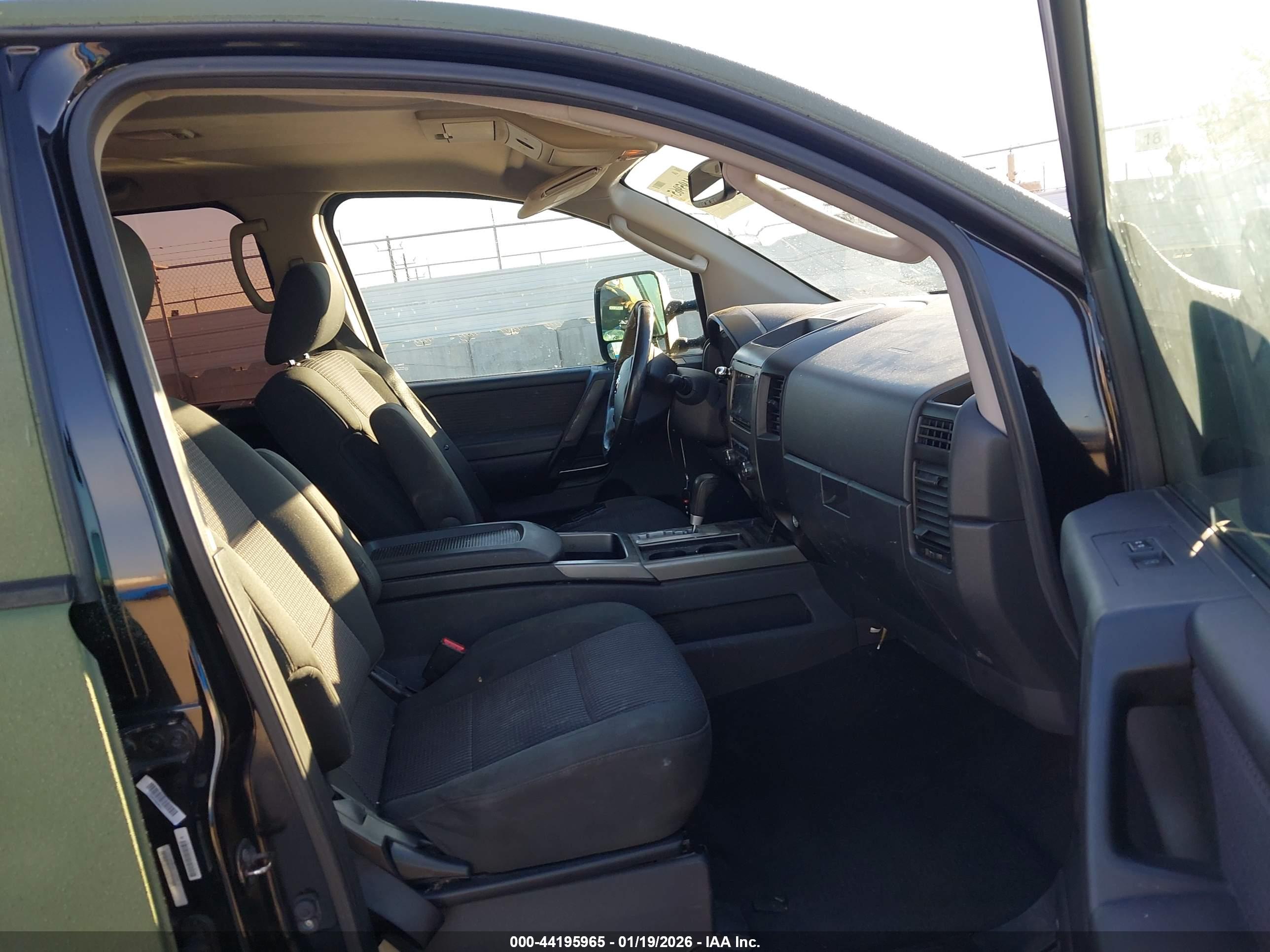 NISSAN TITAN image 5