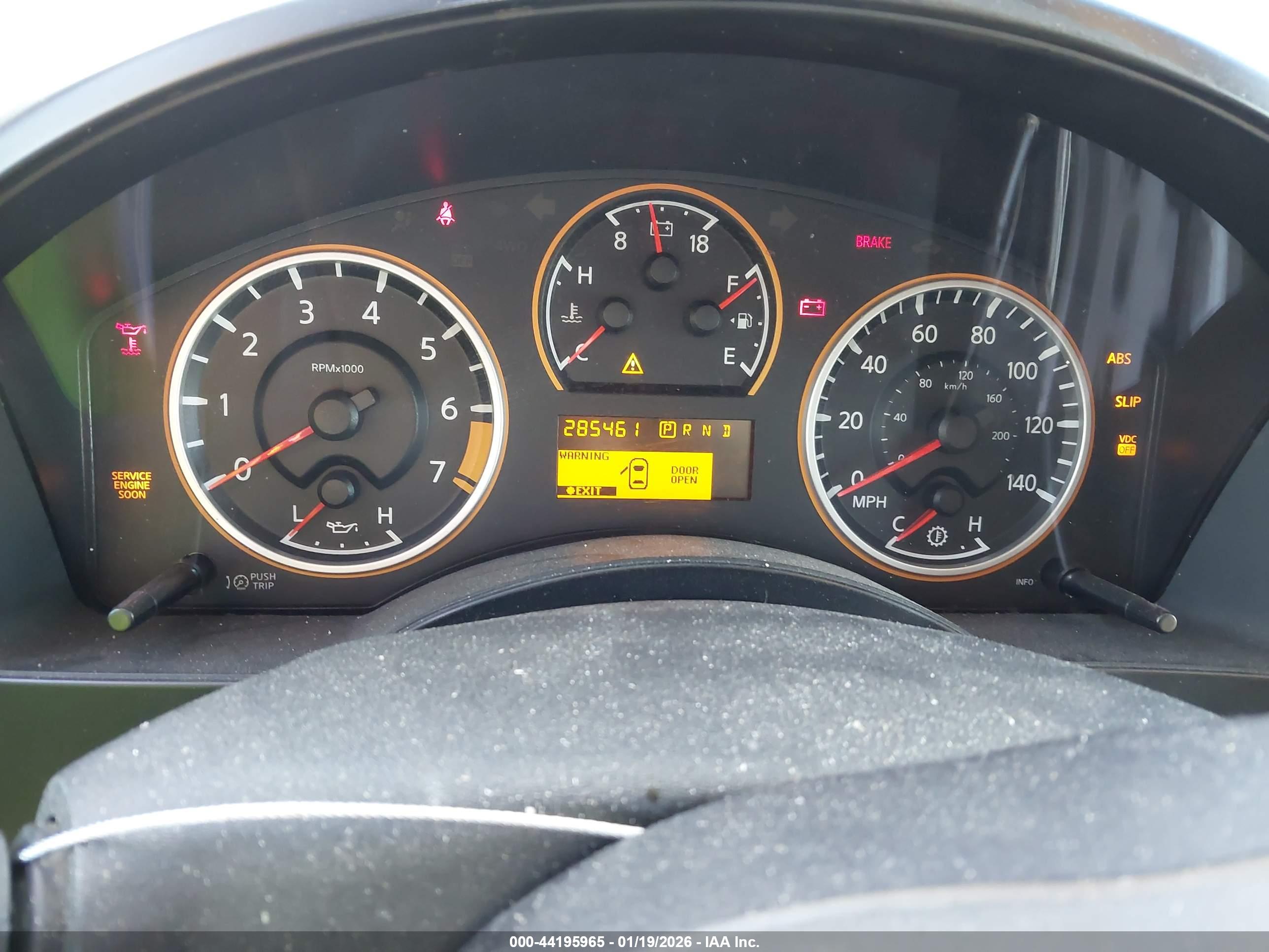 NISSAN TITAN image 7