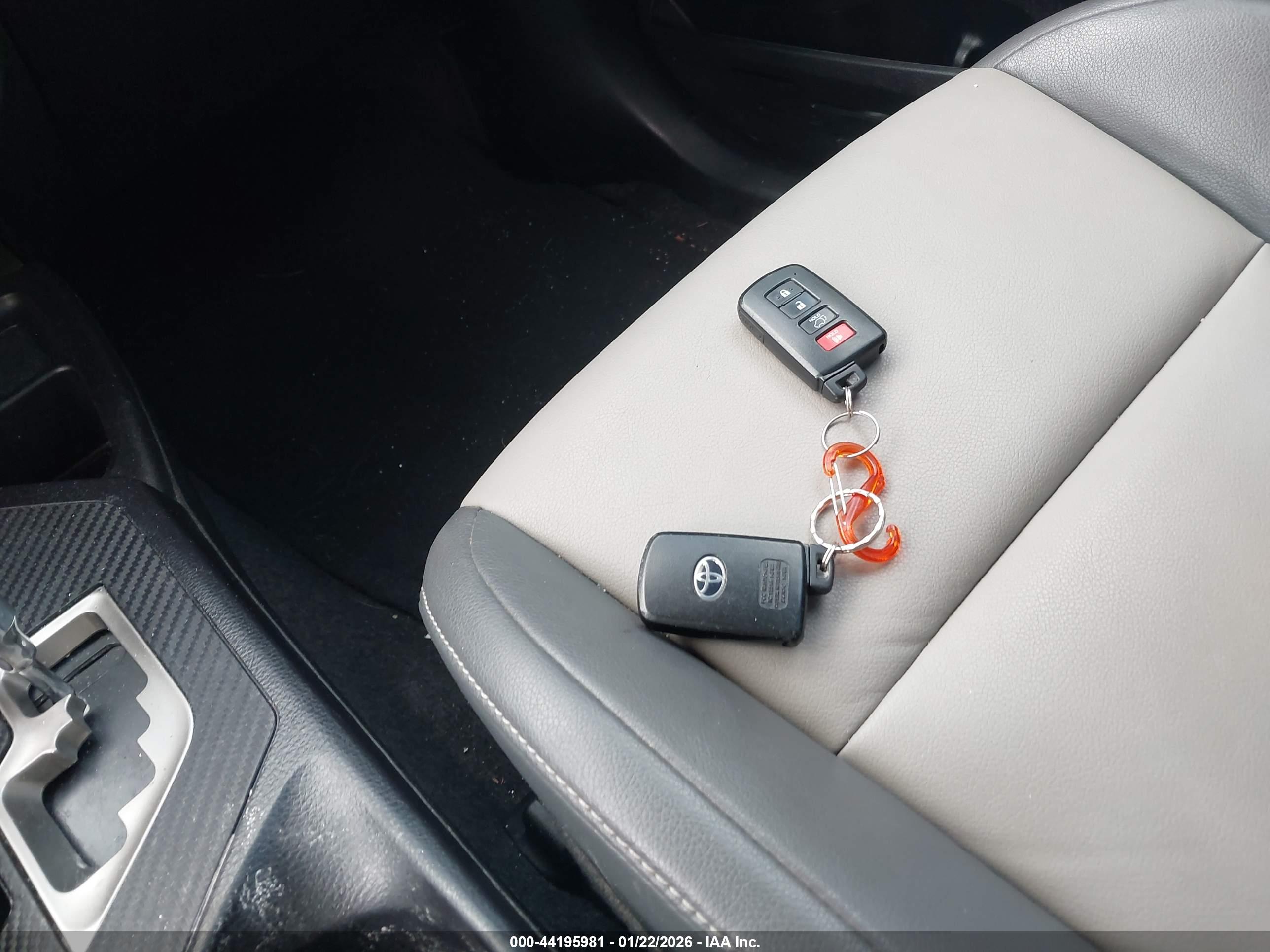 TOYOTA RAV4 image 11