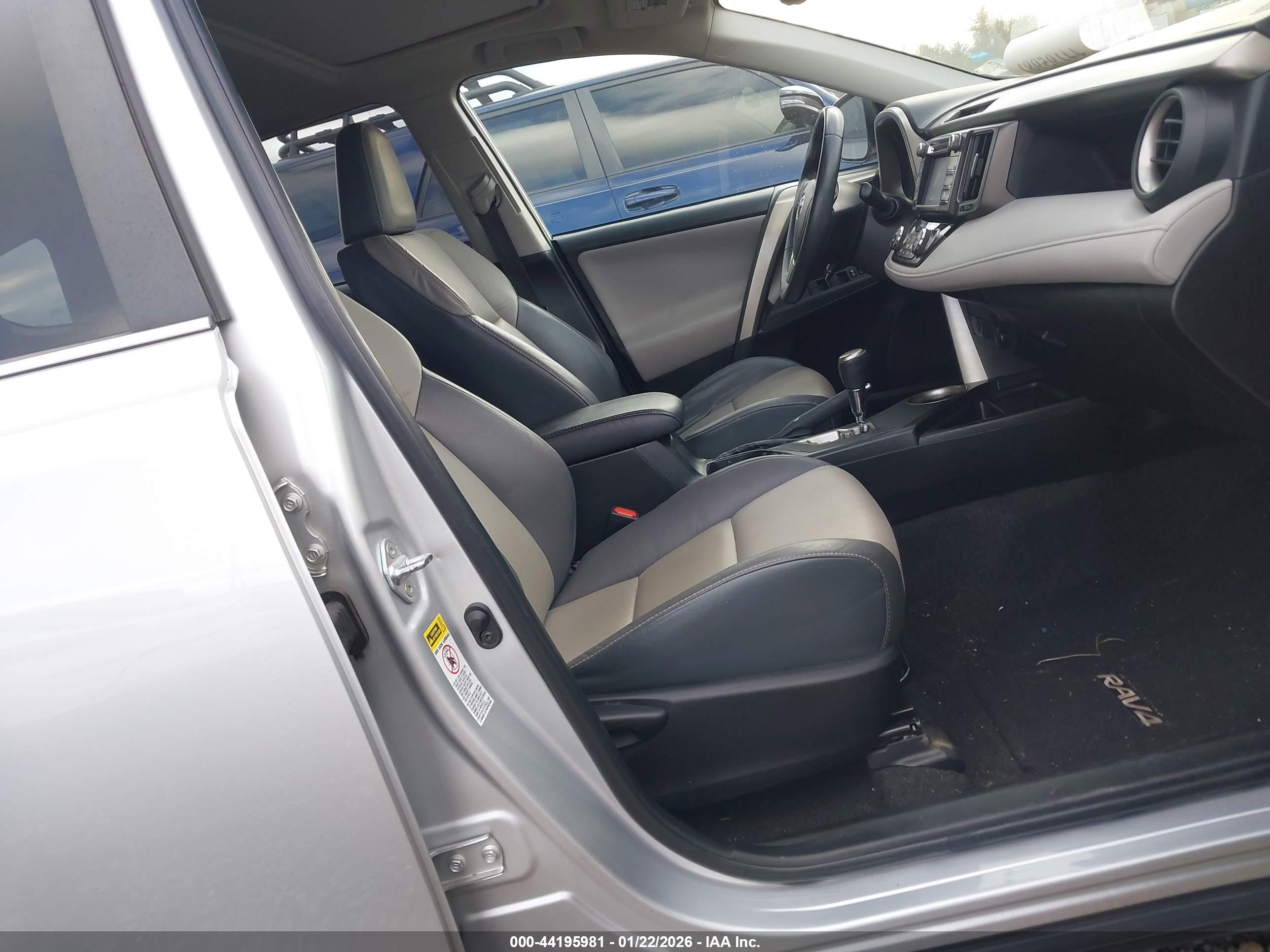 TOYOTA RAV4 image 5