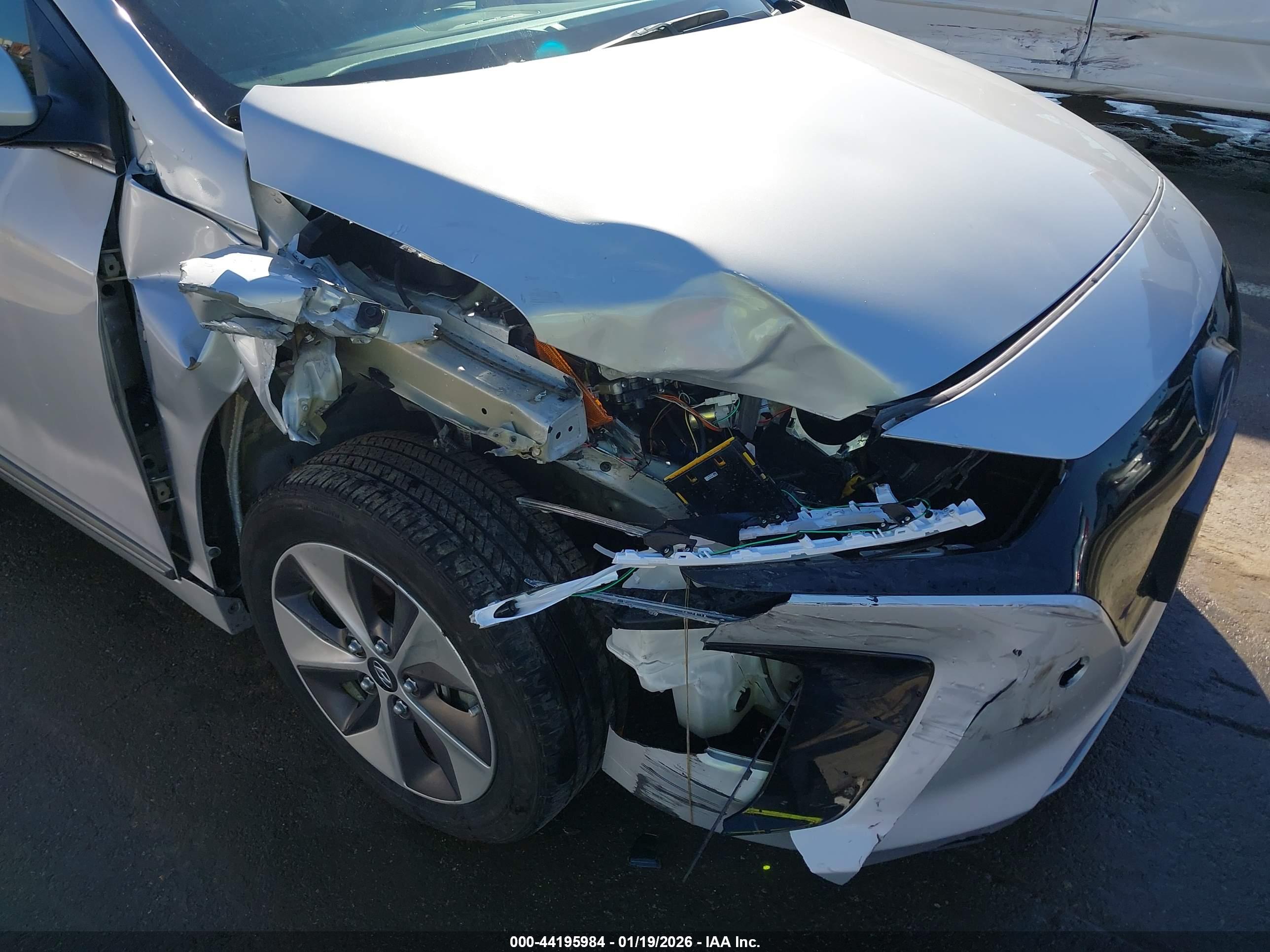 HYUNDAI IONIQ image 6
