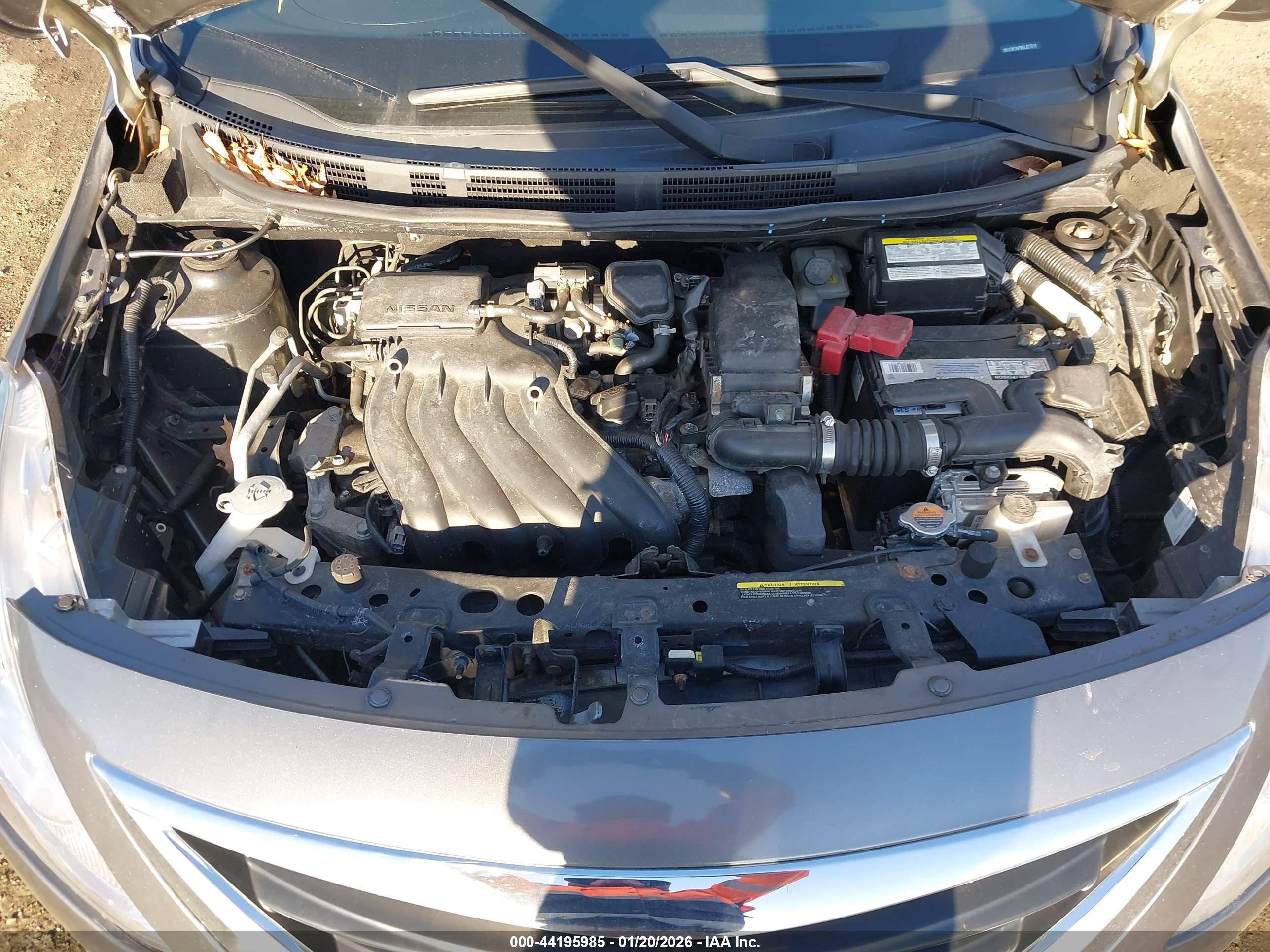 NISSAN VERSA image 10