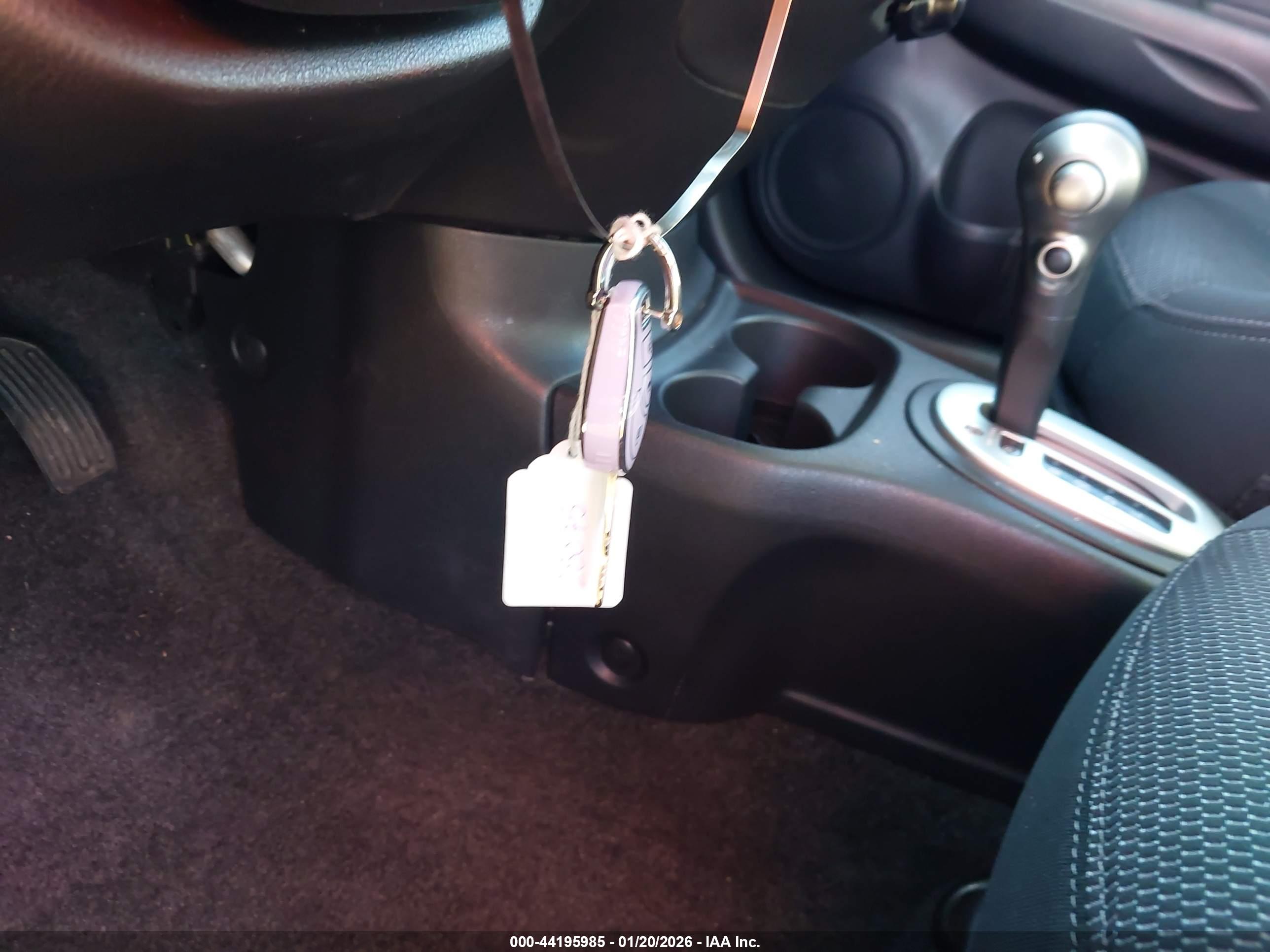 NISSAN VERSA image 11
