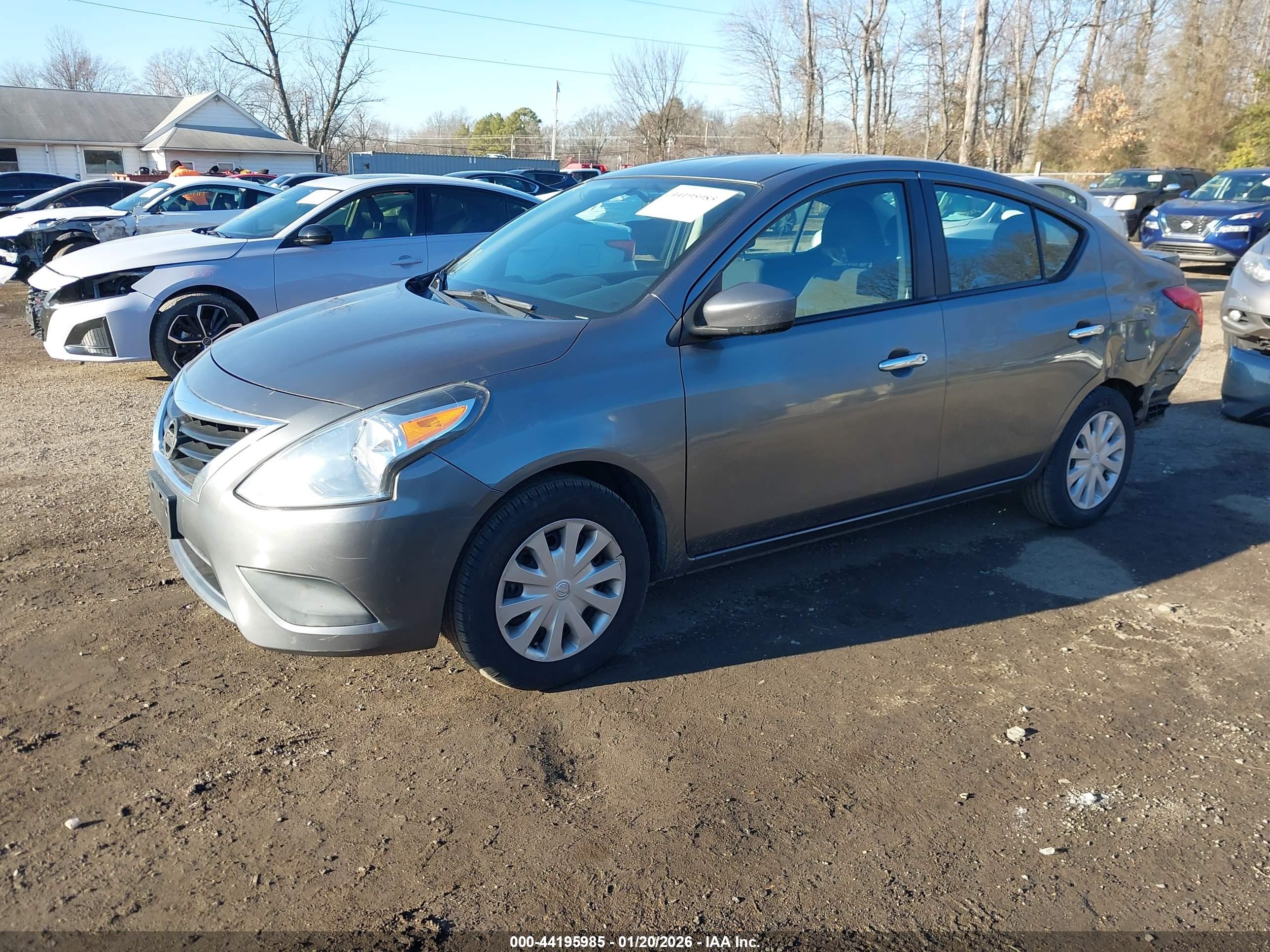 NISSAN VERSA image 2