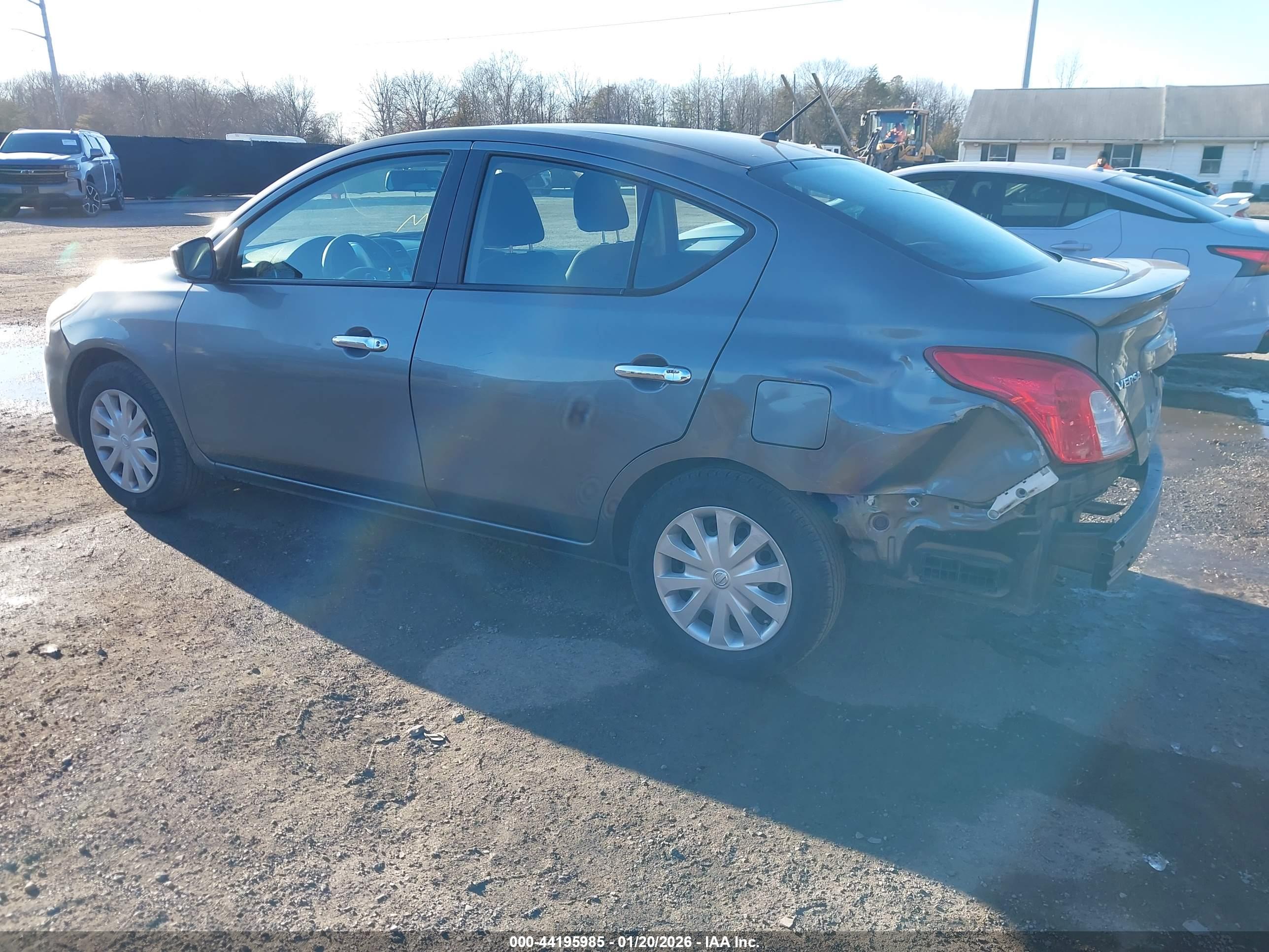 NISSAN VERSA image 3