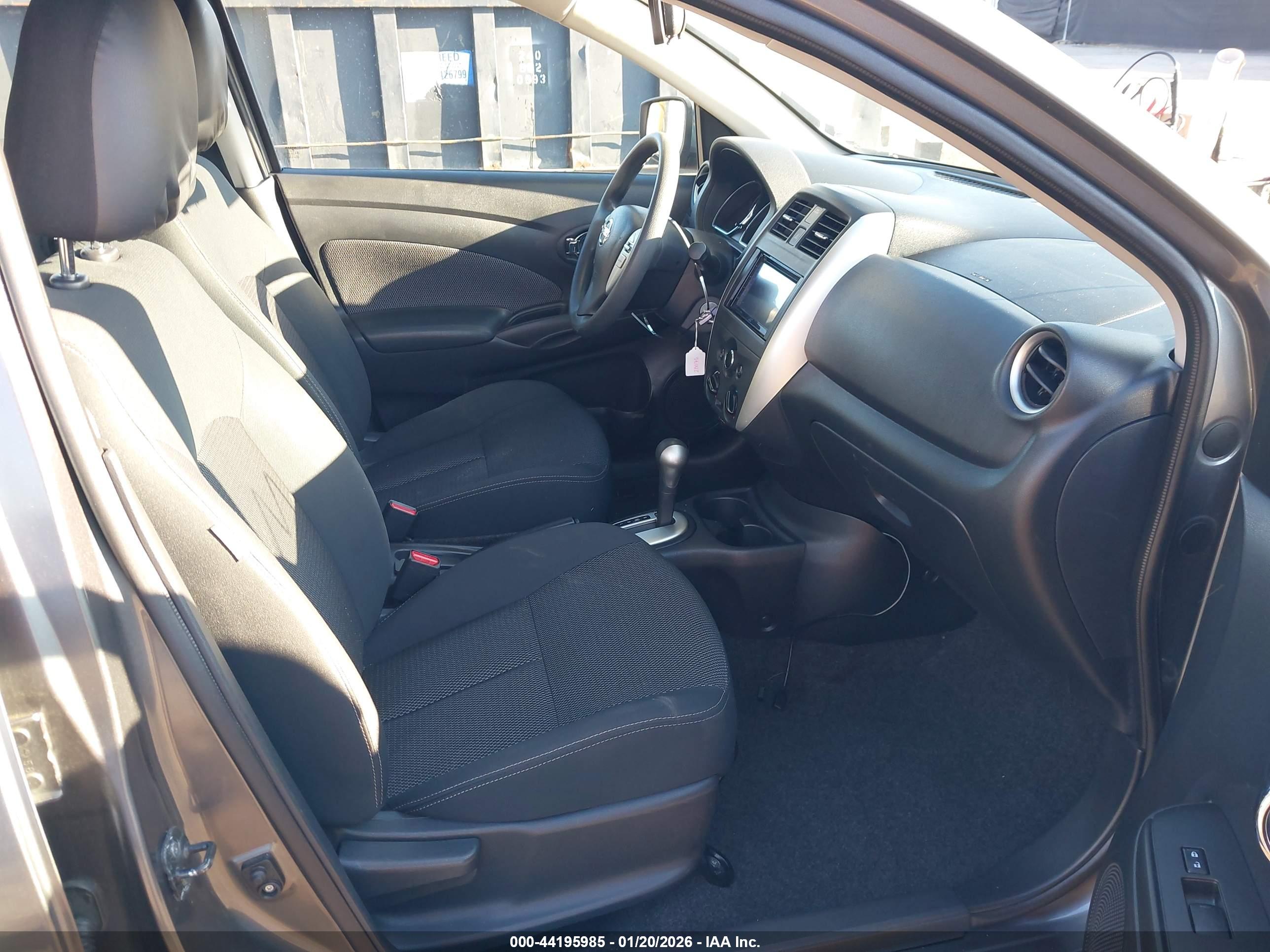 NISSAN VERSA image 5