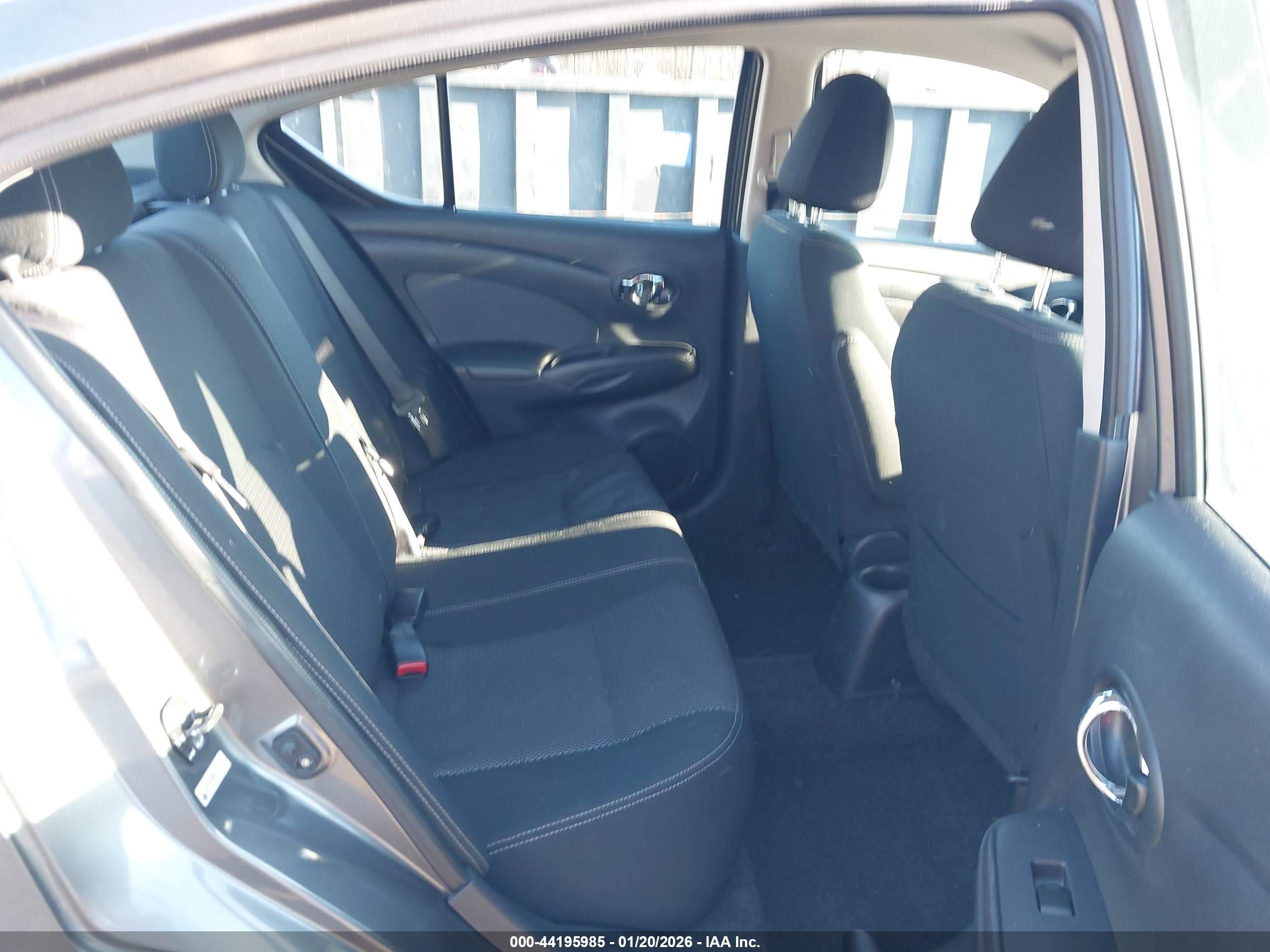 NISSAN VERSA image 8