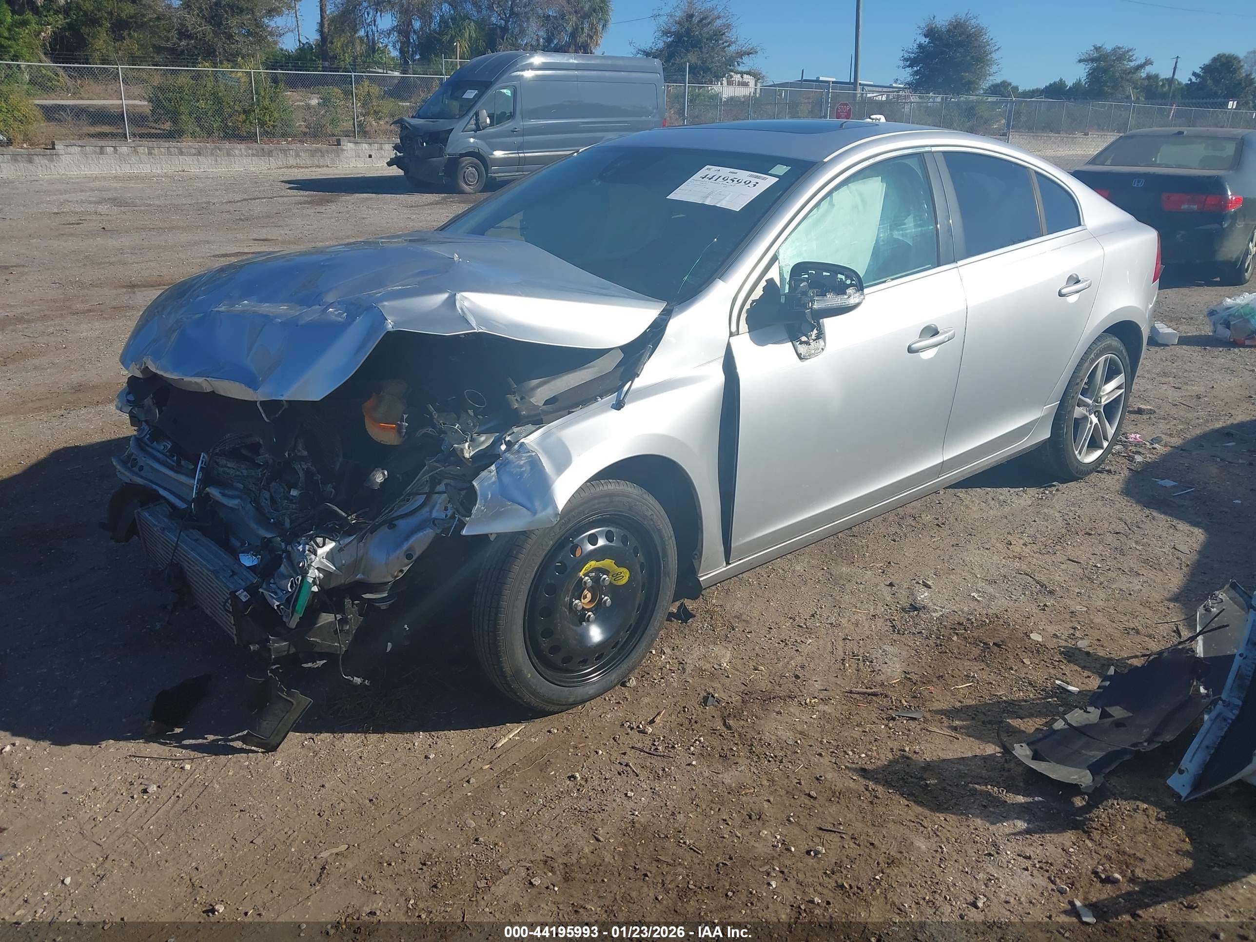 VOLVO S60 image 2