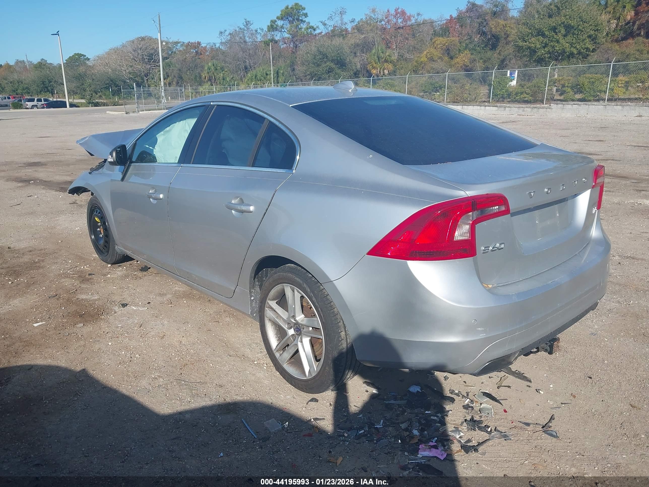 VOLVO S60 image 3