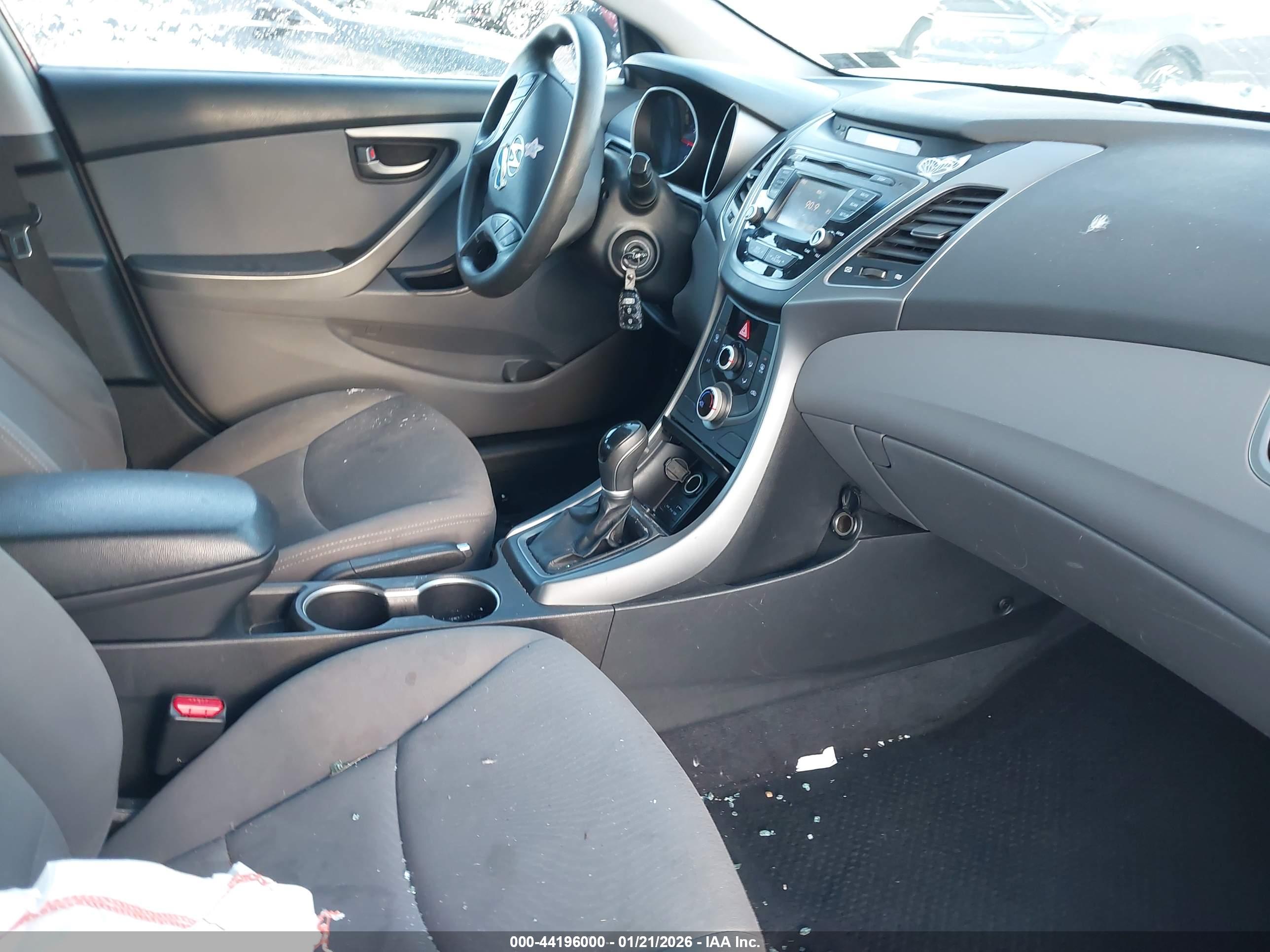 HYUNDAI ELANTRA image 5