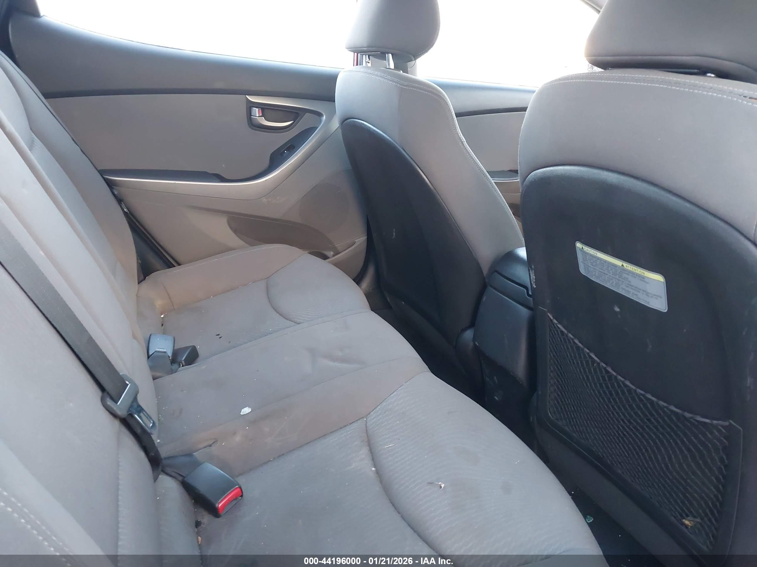 HYUNDAI ELANTRA image 8