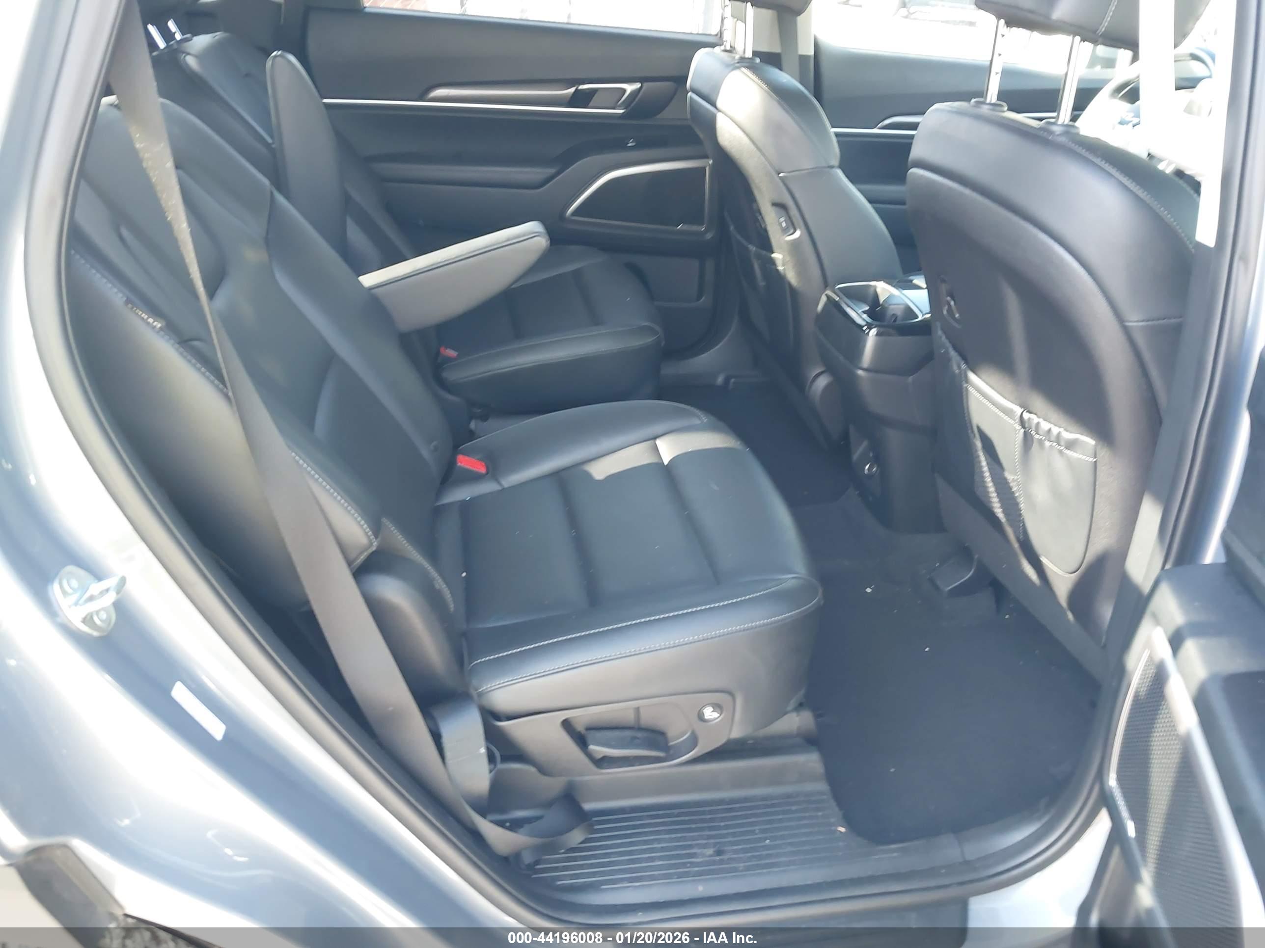 KIA TELLURIDE image 8