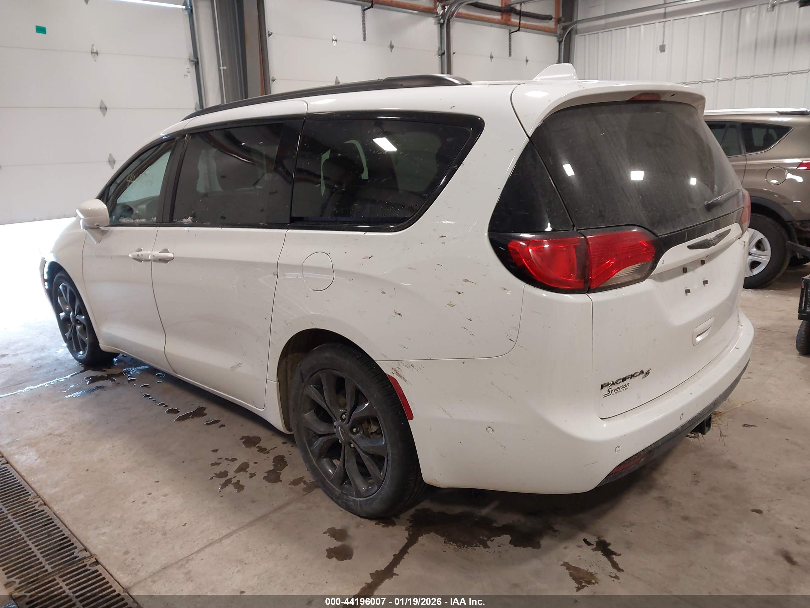 CHRYSLER PACIFICA image 3