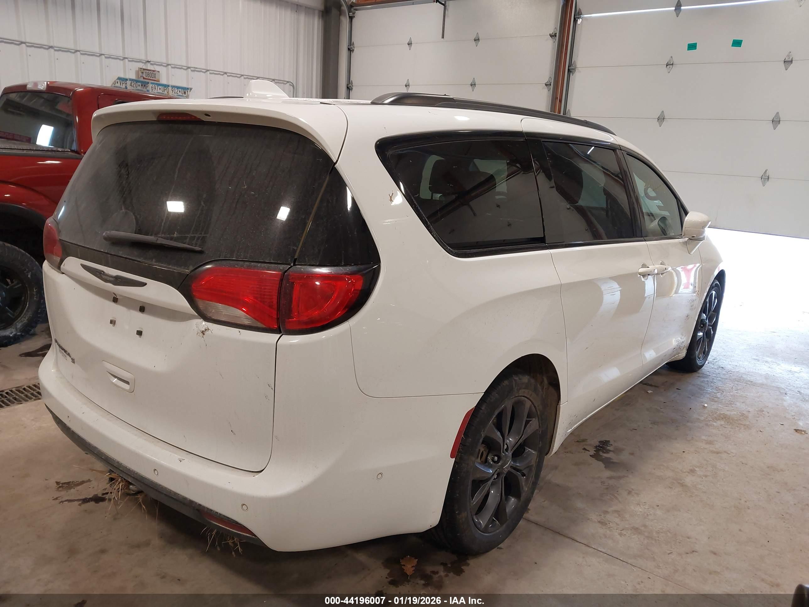 CHRYSLER PACIFICA image 4